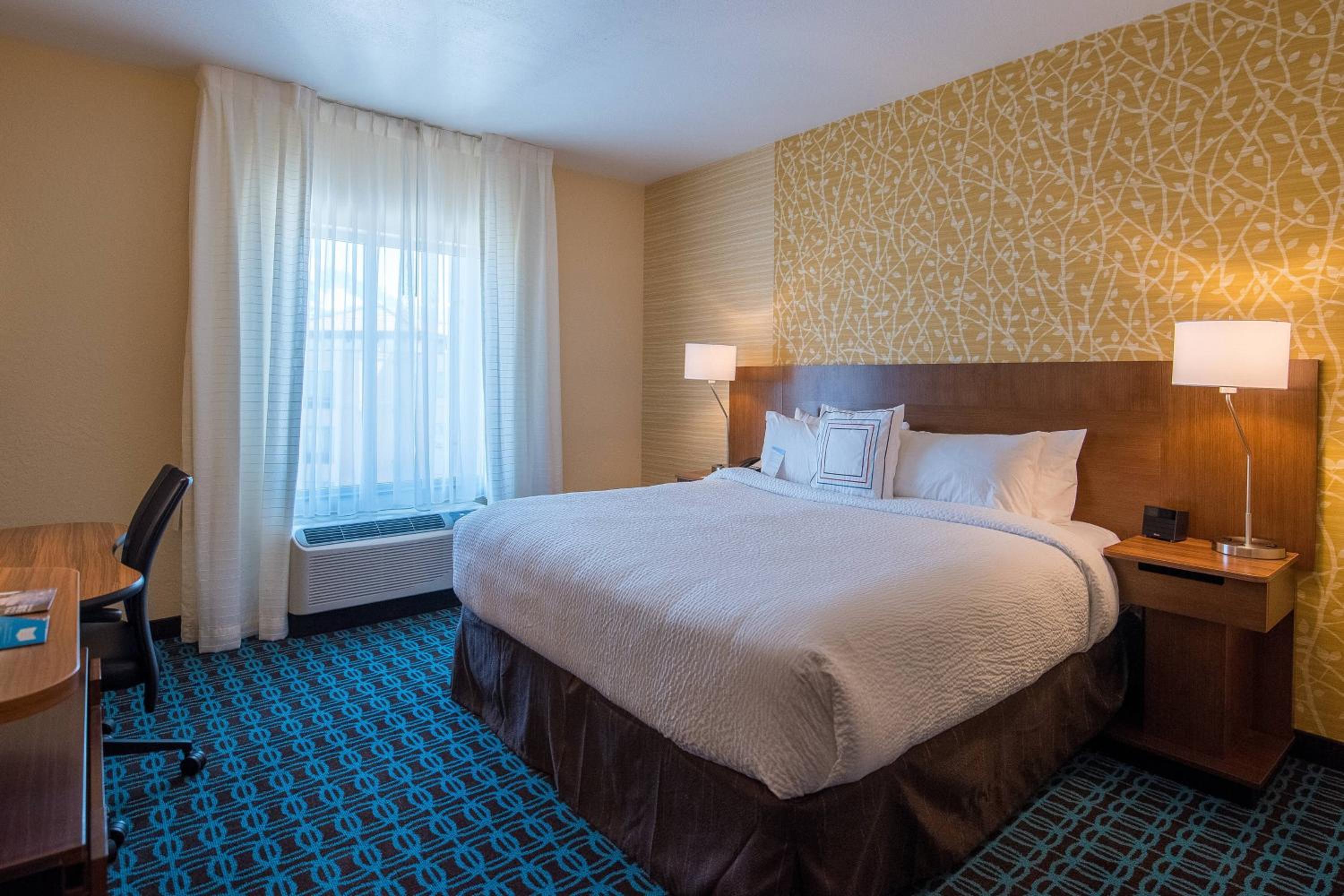 King Room with Roll-in Shower - Mobility and Hearing Accessible