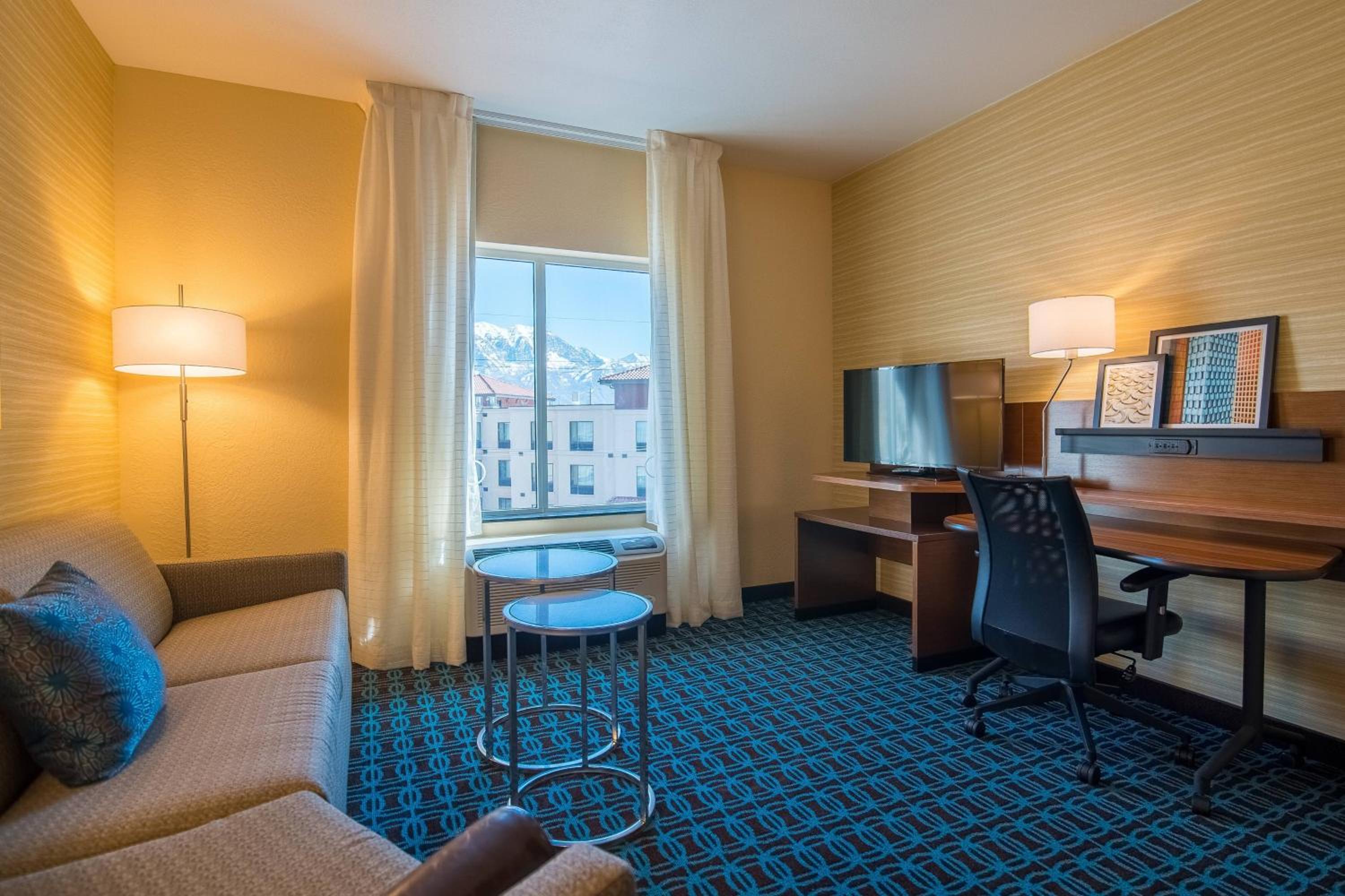 Queen Suite with Sofa Bed - Hearing Accessible