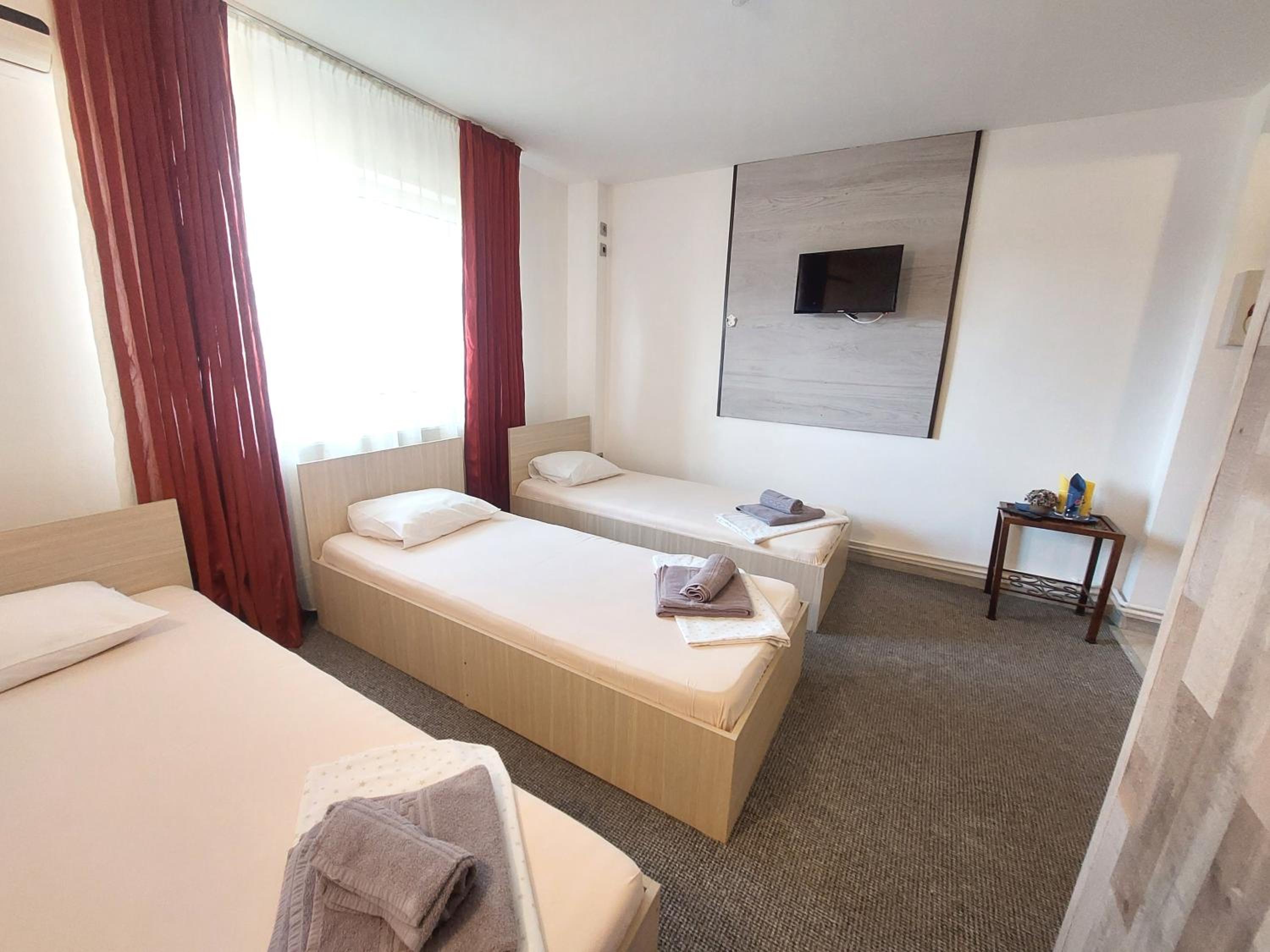Budget Triple Room photo 1