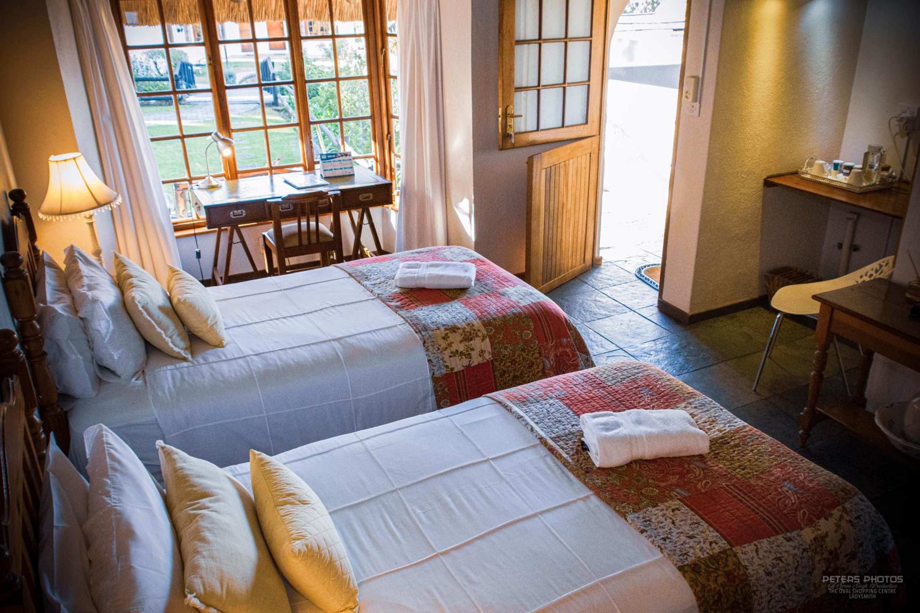 Standard Twin Room - Photo 4