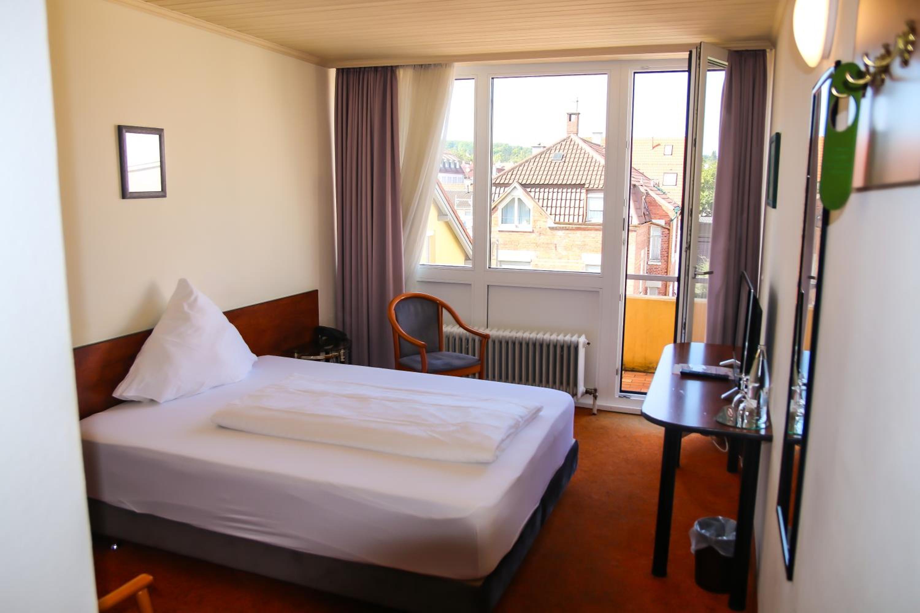 Double Room with Balcony - Photo 1