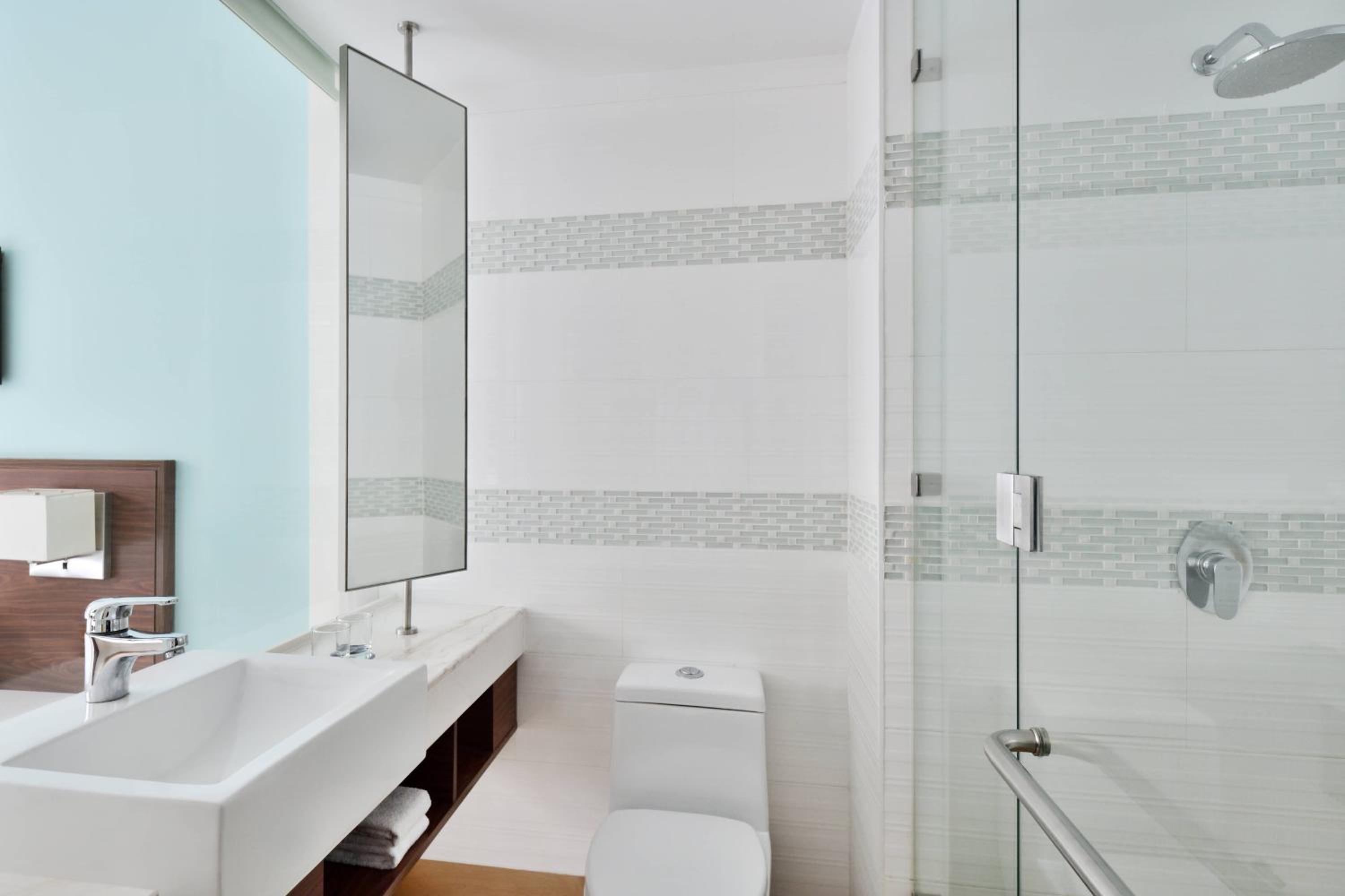 Deluxe Queen or Twin Room with City View & Flexible check-in/check-out photo 3