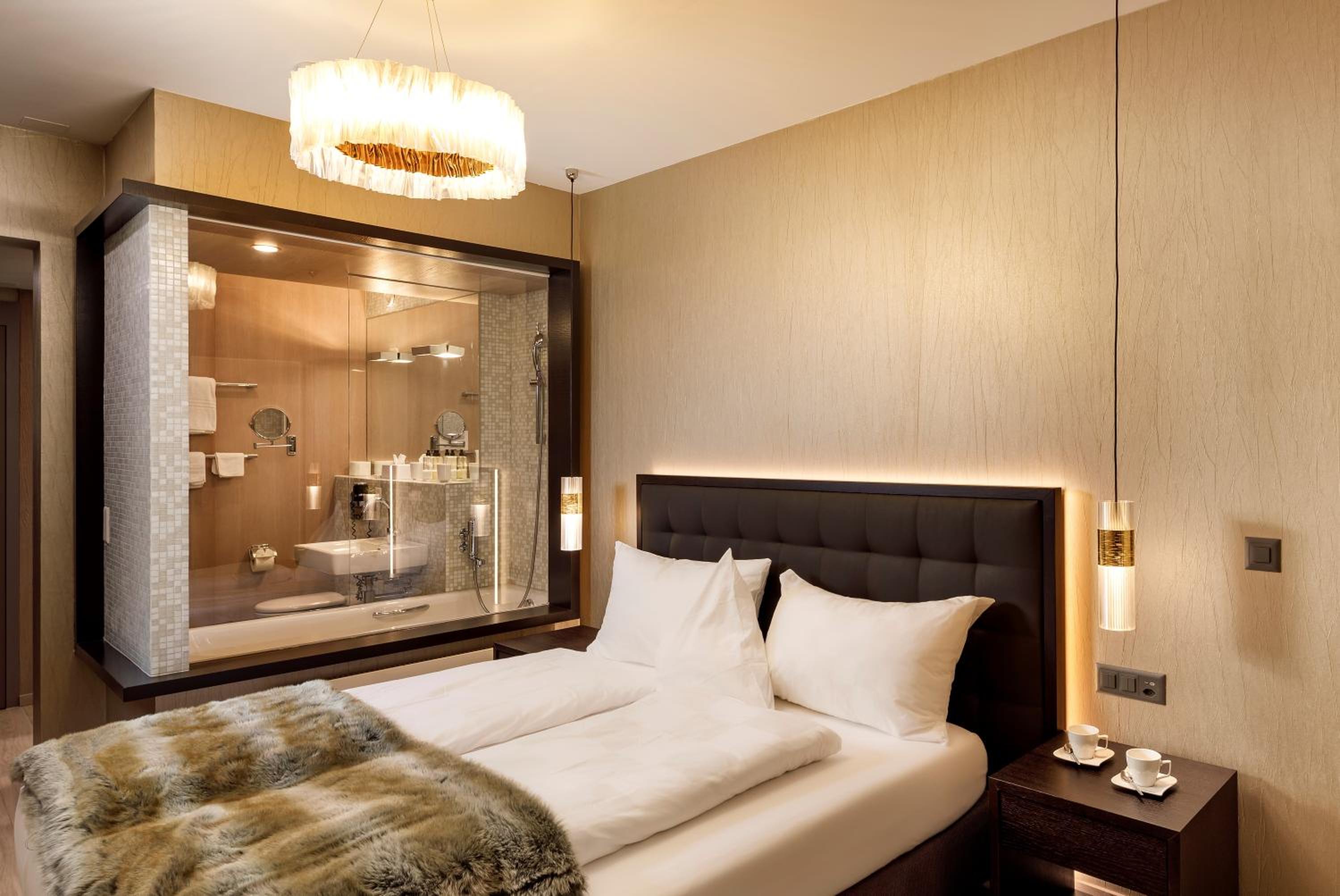 Double Room with Balcony - Photo 2