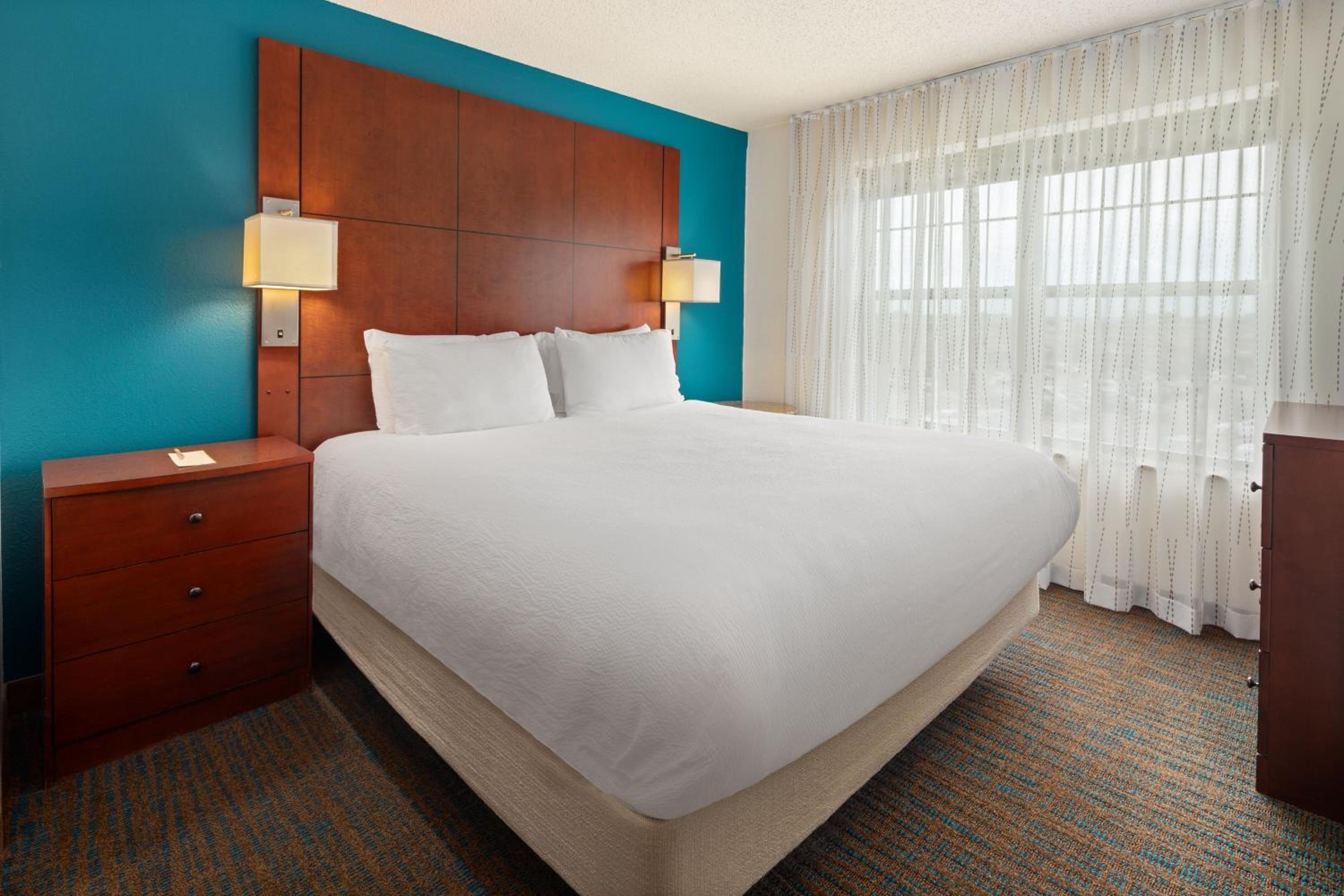 One-Bedroom King Suite with Sofa Bed - Photo 4