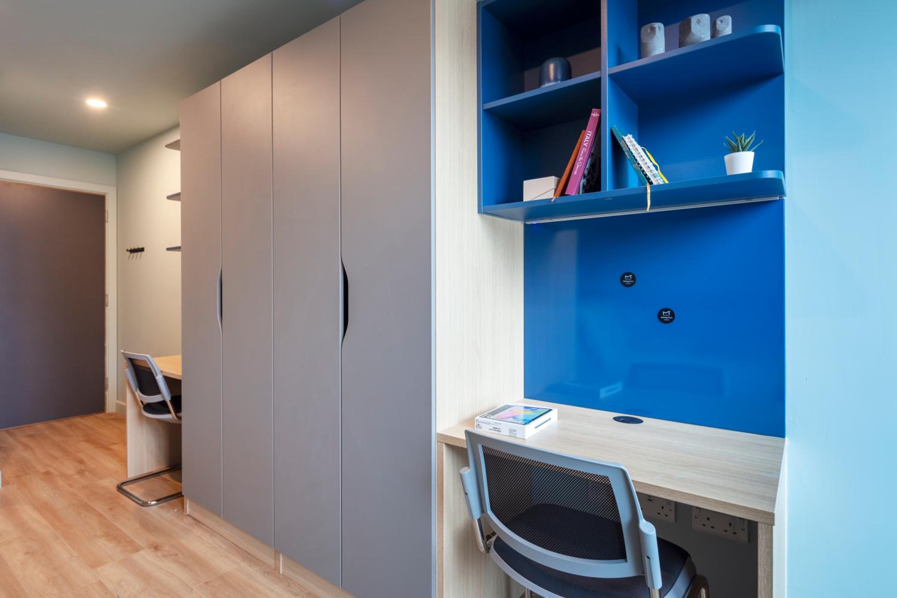 Twin Room with Private Bathroom - Photo 3
