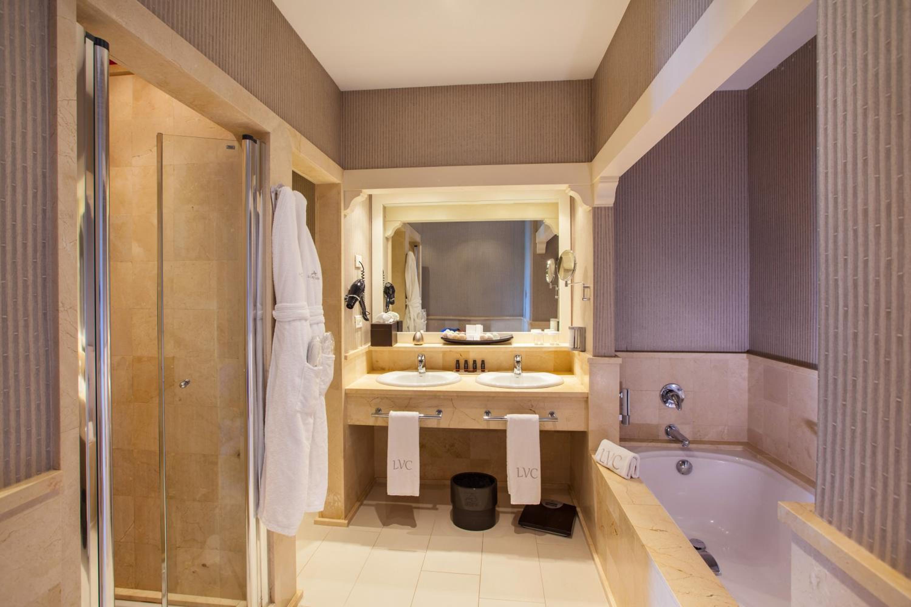 Senior Suite  - Photo 2