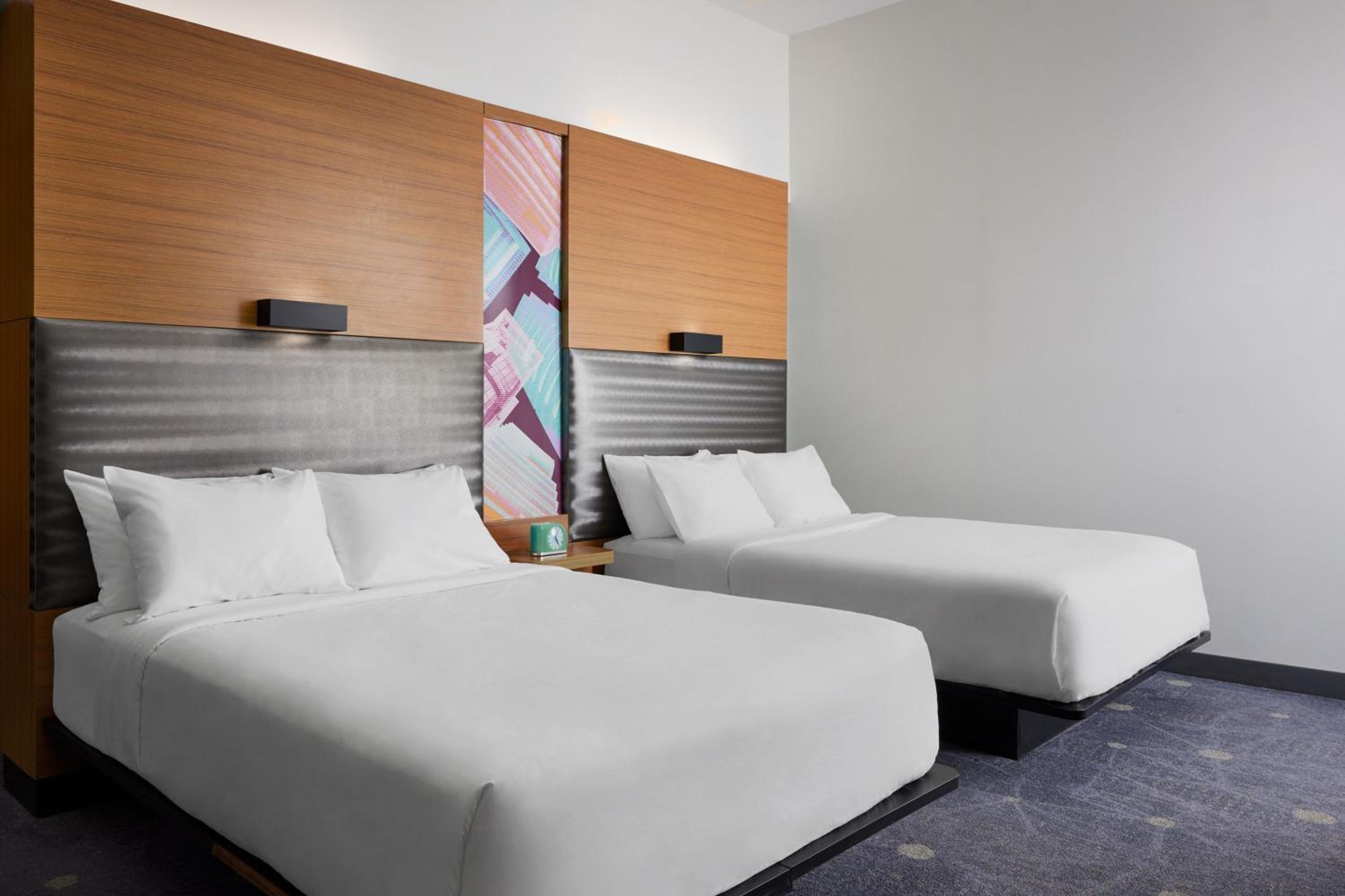 Queen Room with Two Queen Beds - Photo 8