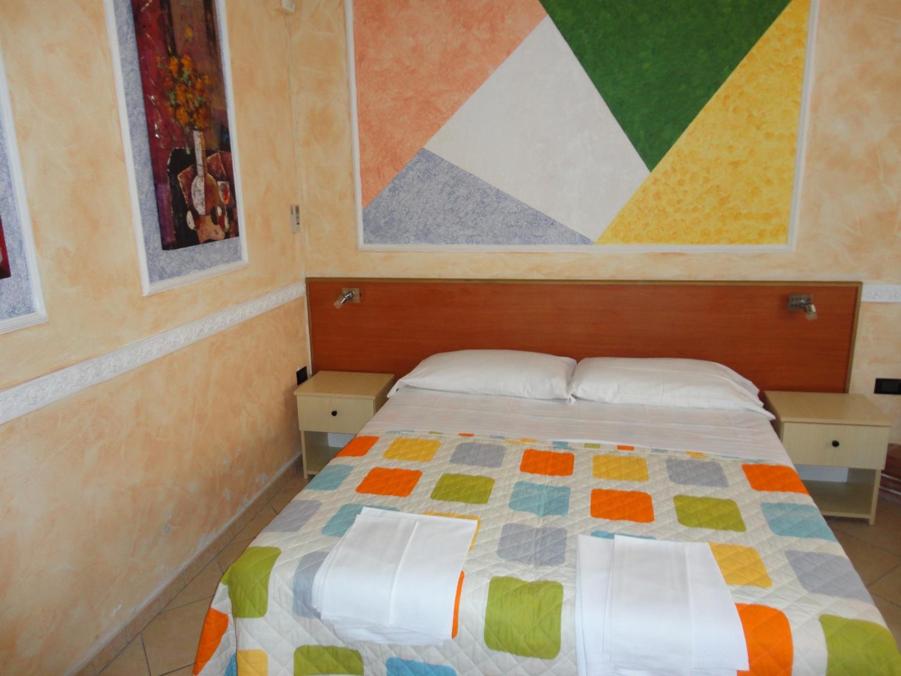 Double or Twin Room with Bathroom - Photo 5