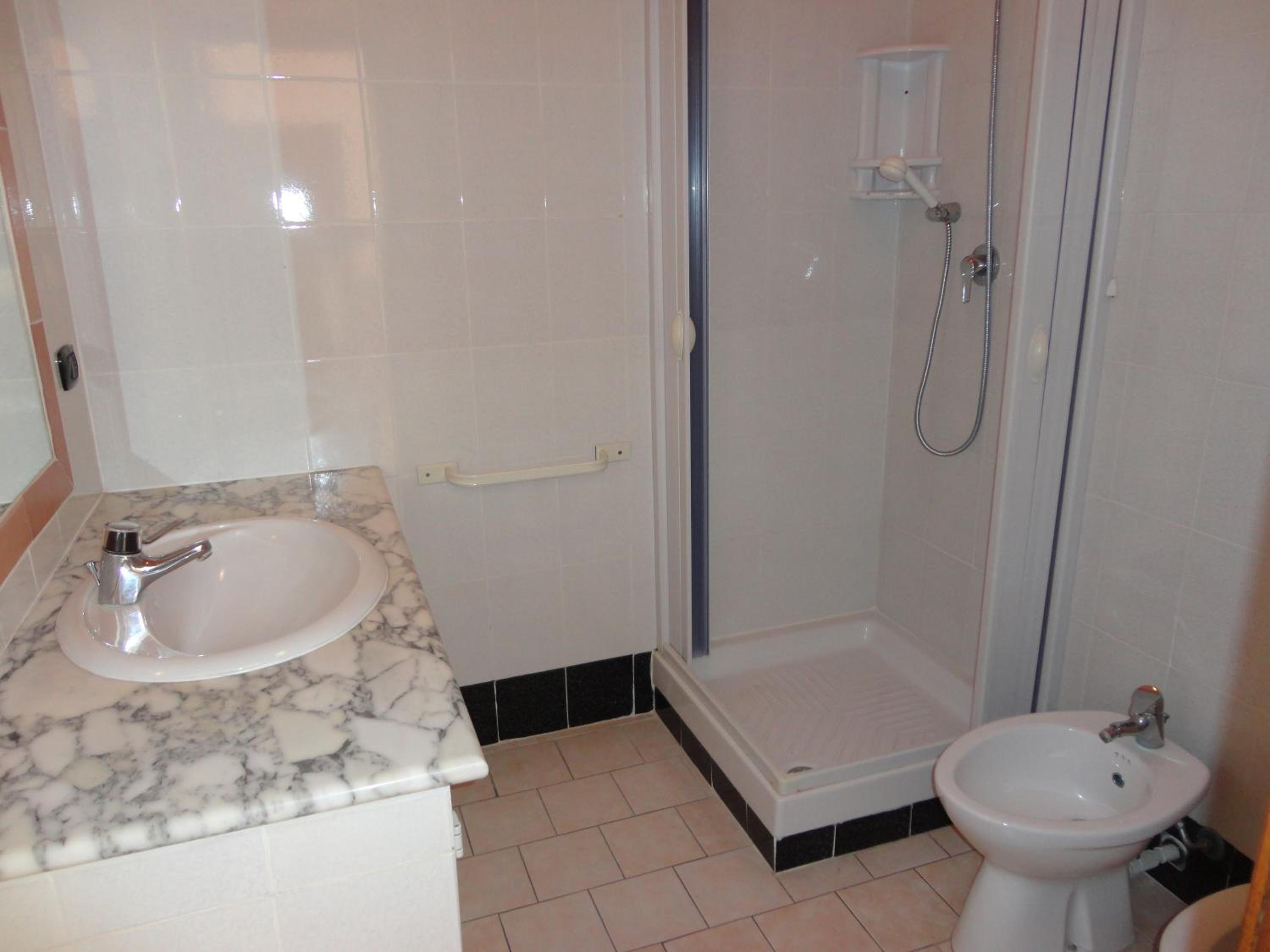 Triple Room with Bathroom - Photo 6
