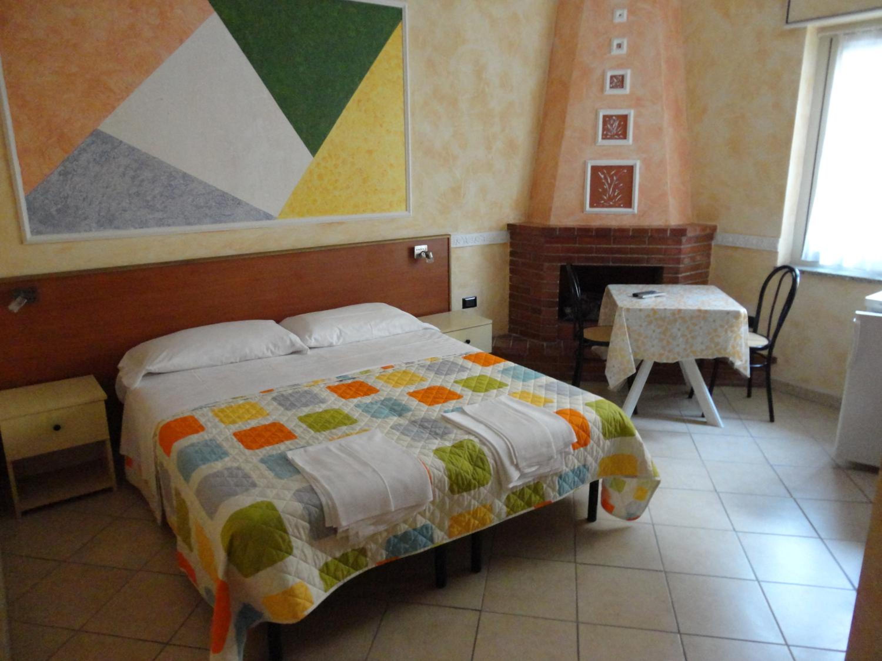 Double or Twin Room with Bathroom - Photo 3