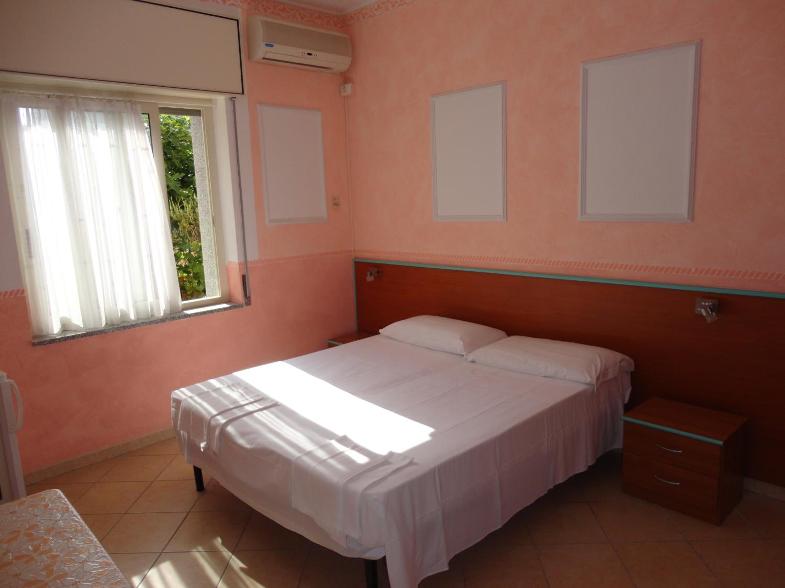 Triple Room with Bathroom - Photo 1