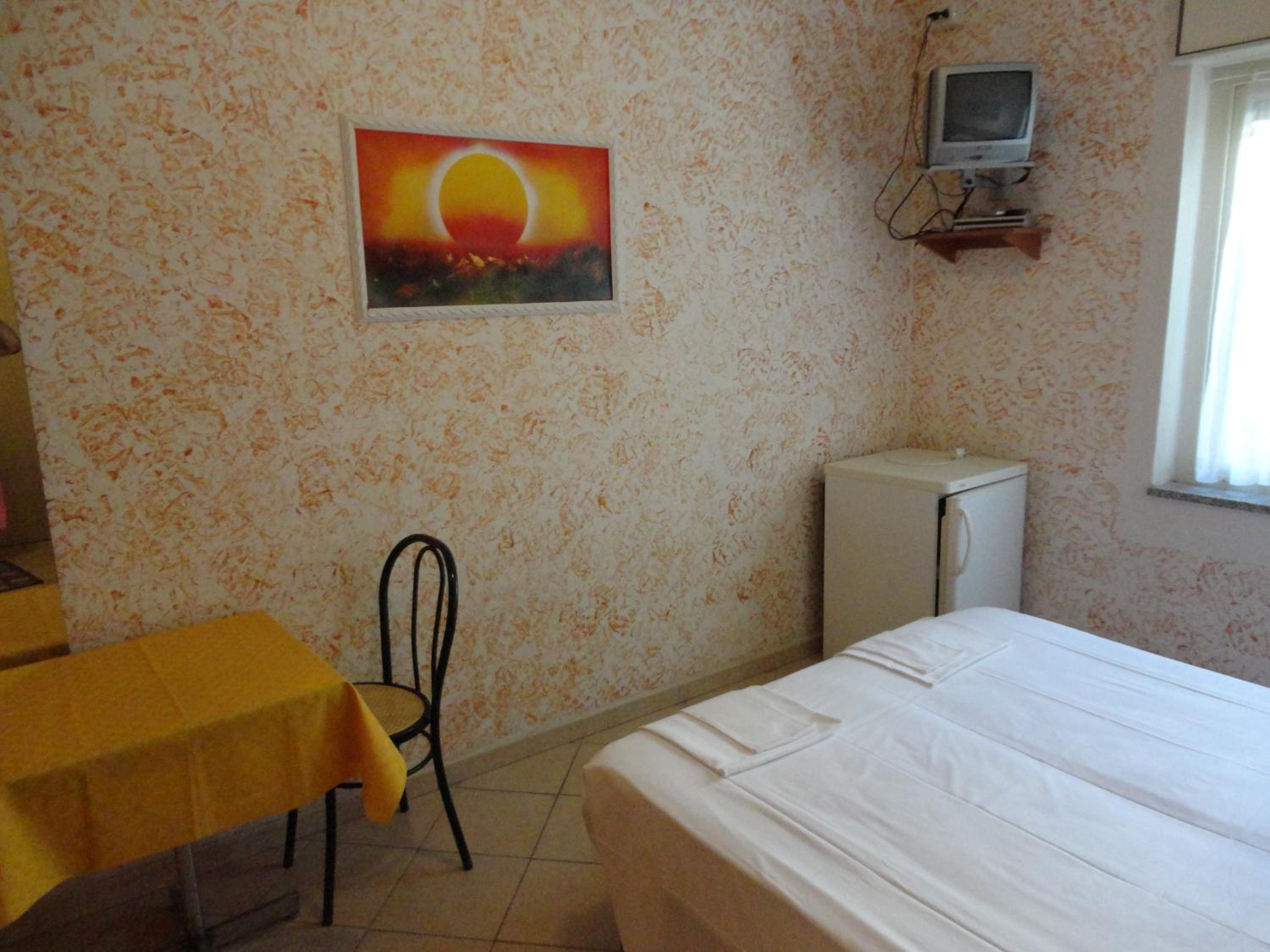 Double or Twin Room with Bathroom - Photo 1