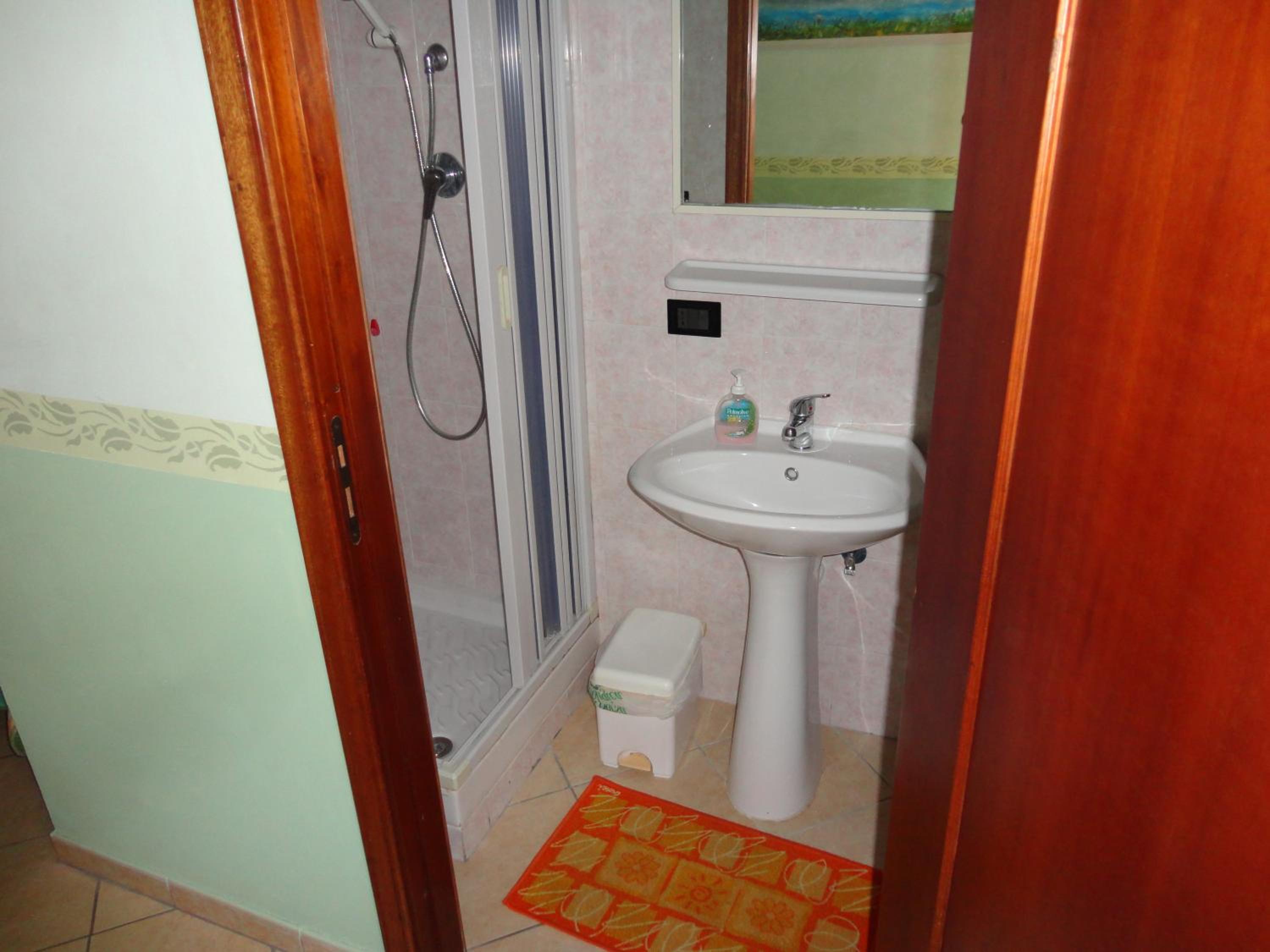 Single Room with Bathroom photo 3