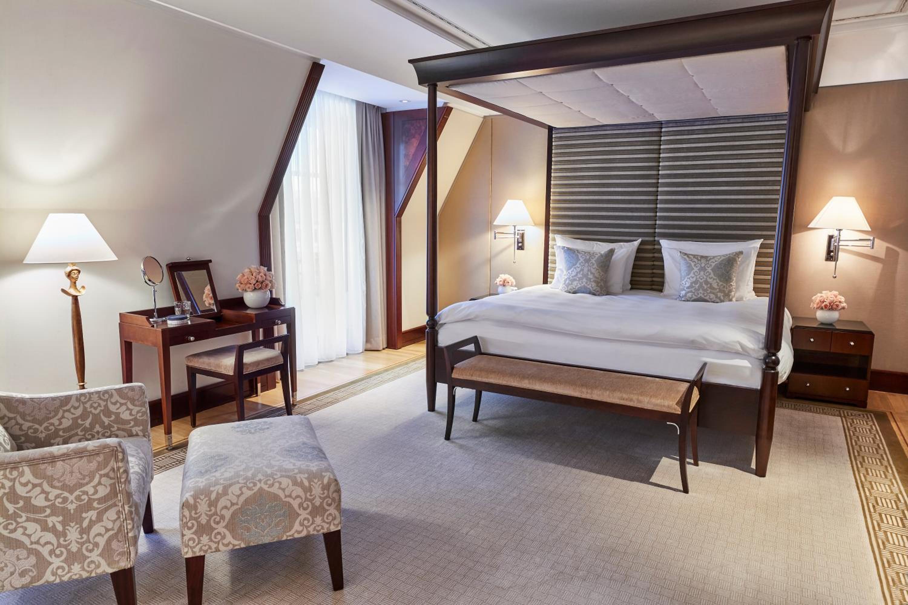 Brandenburg Gate Deluxe Suite - Photo 7