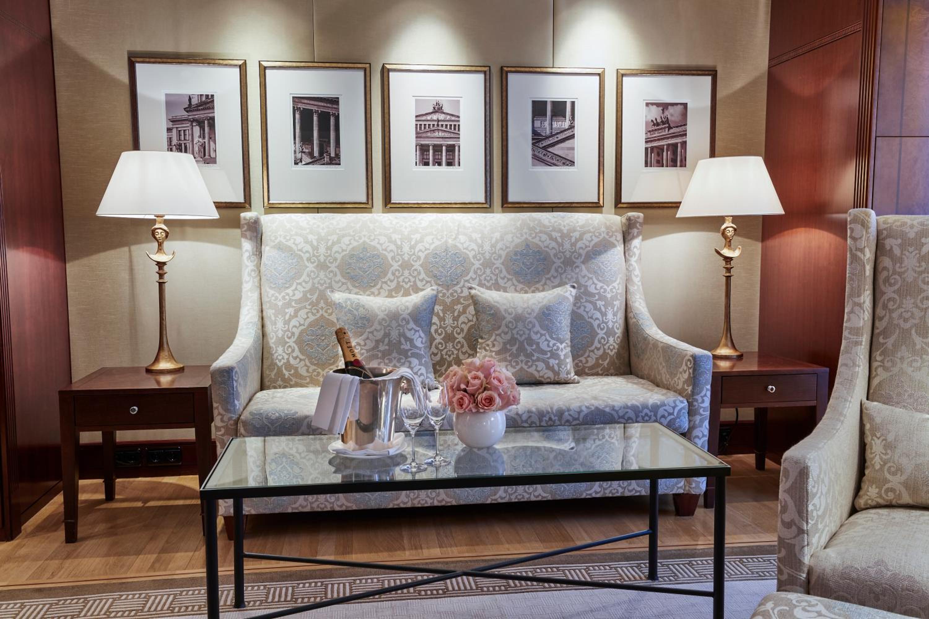 Brandenburg Gate Deluxe Suite - Photo 9