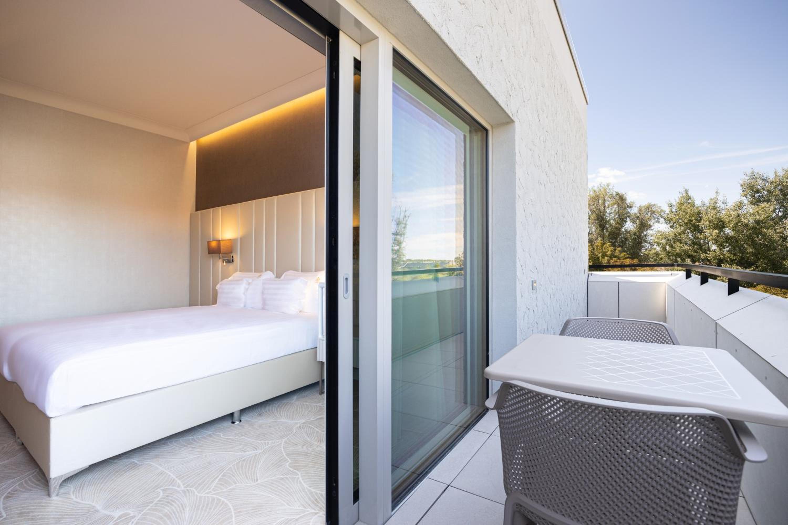 Twin Room with Terrace - Photo 4