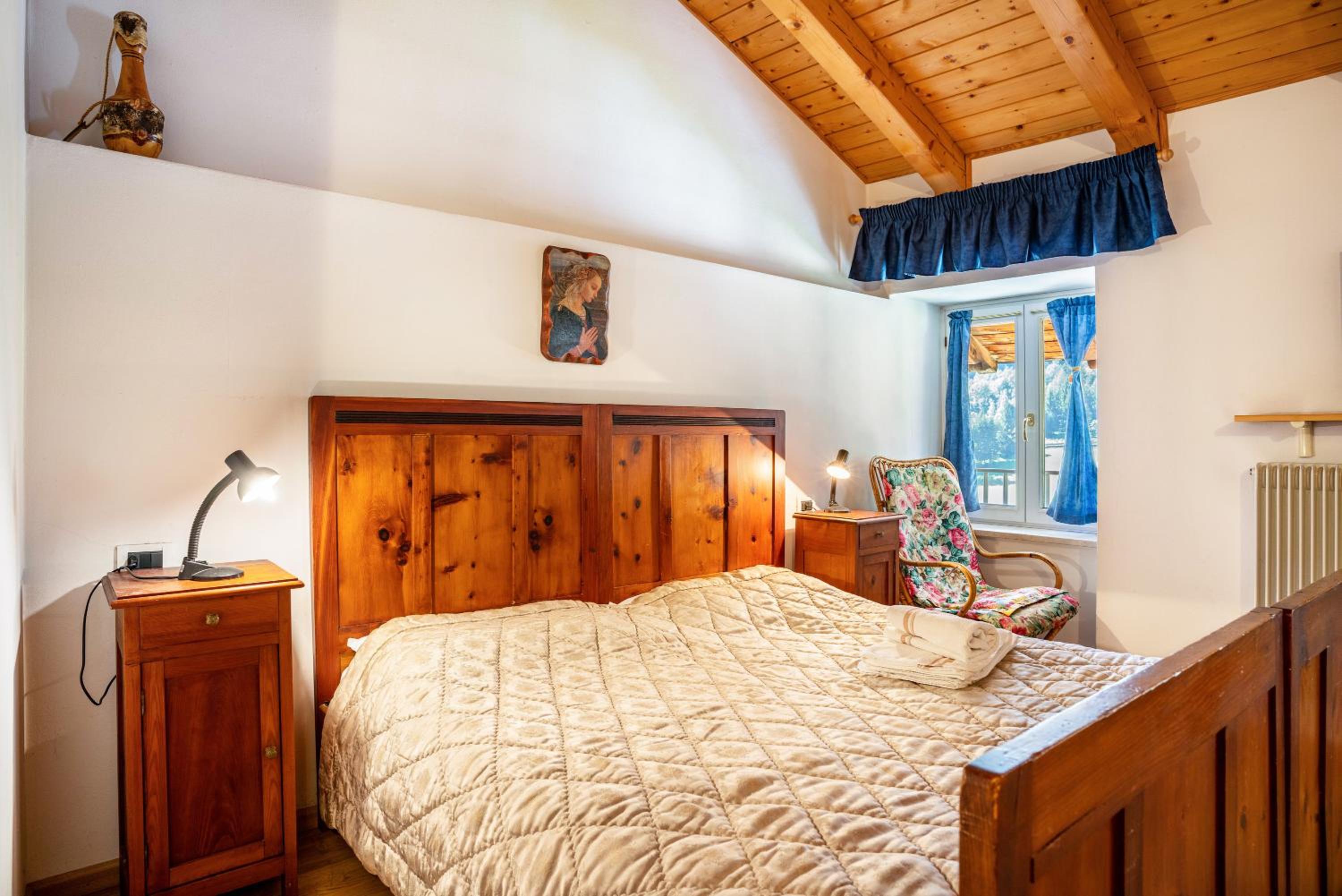 Two-Bedroom Deluxe Apartment with Garden View