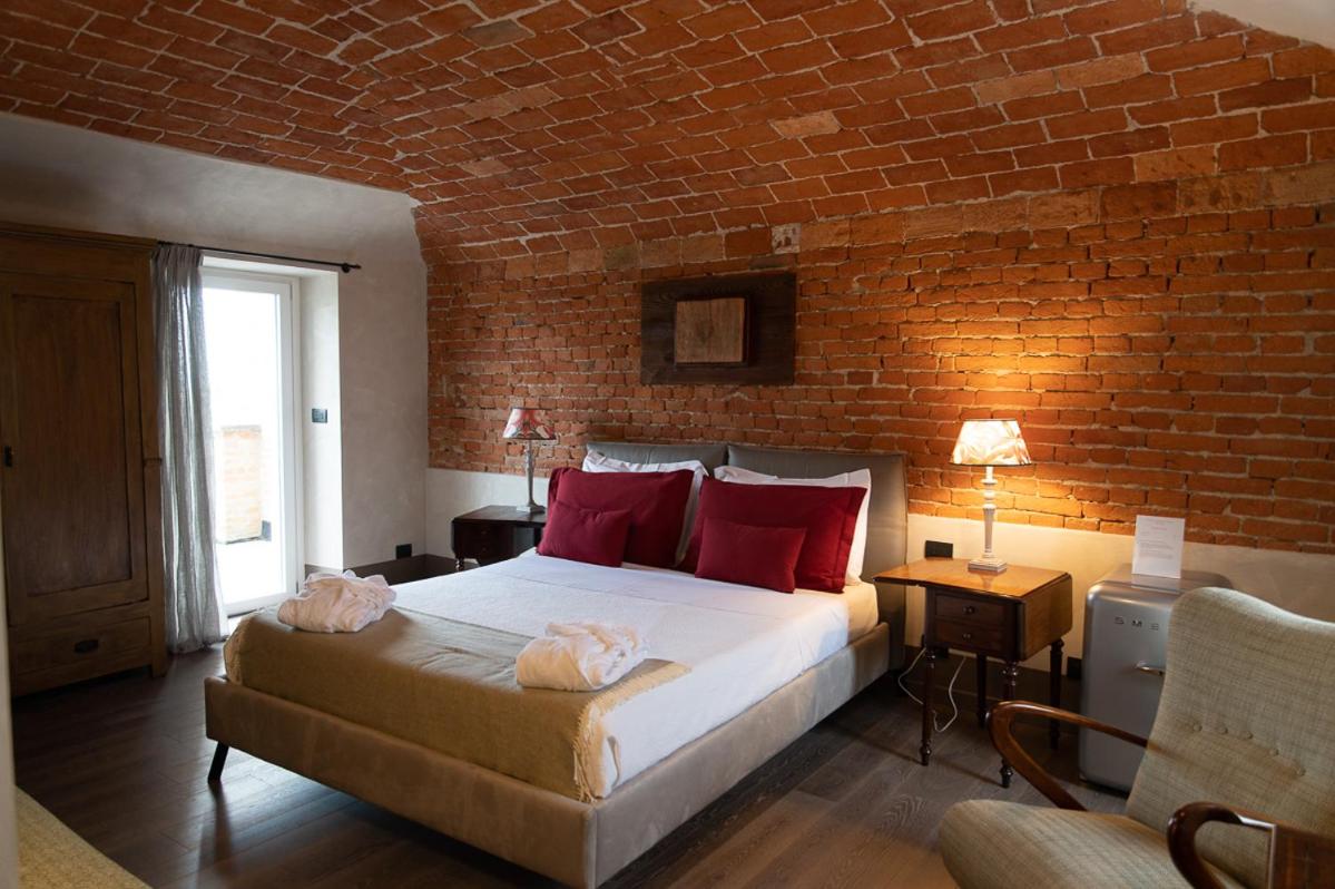 Queen Room with Balcony photo 1