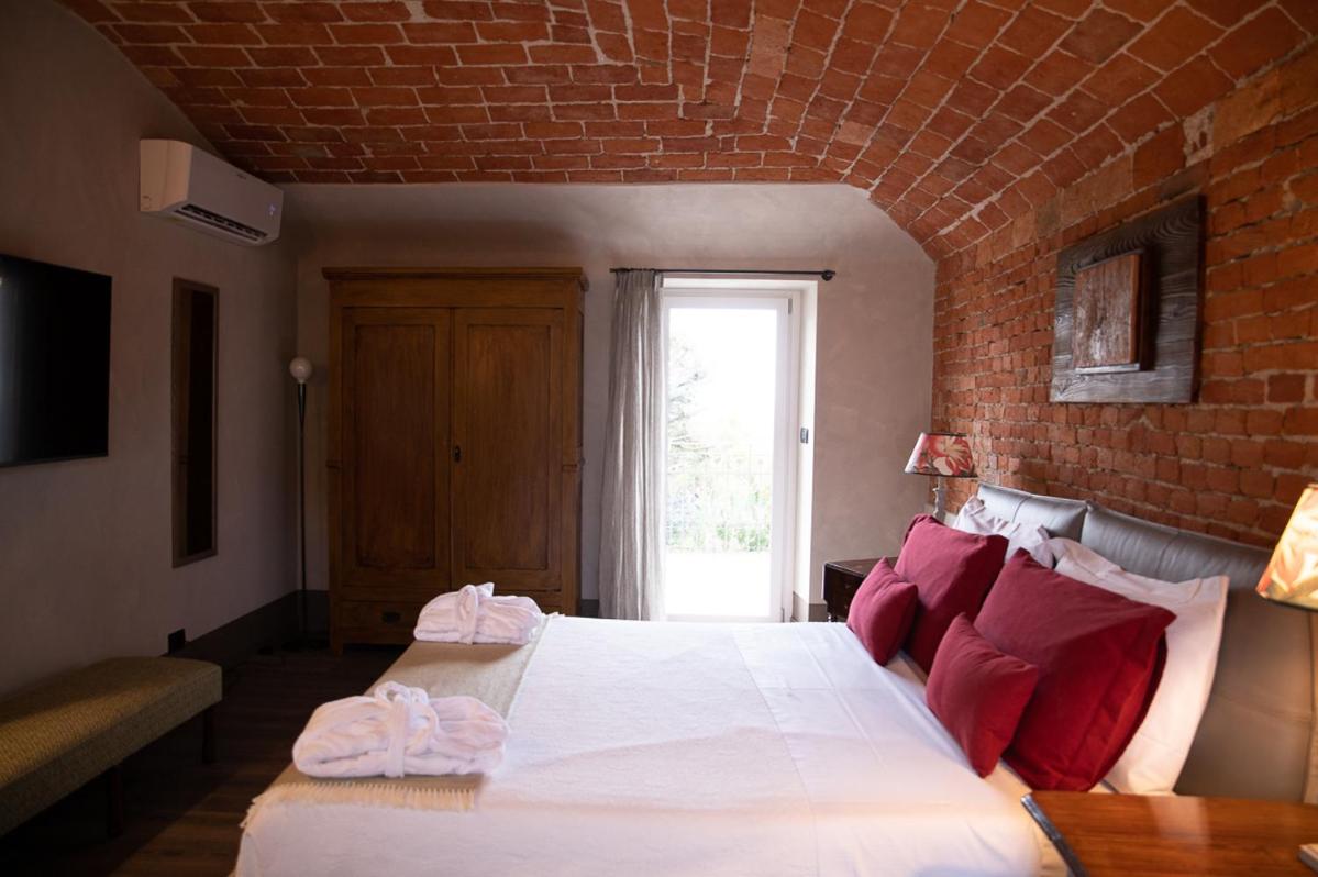 Queen Room with Balcony photo 3