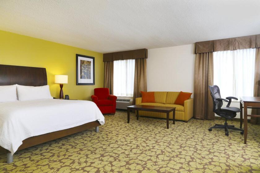One King Bed Deluxe with Shower - Photo 2