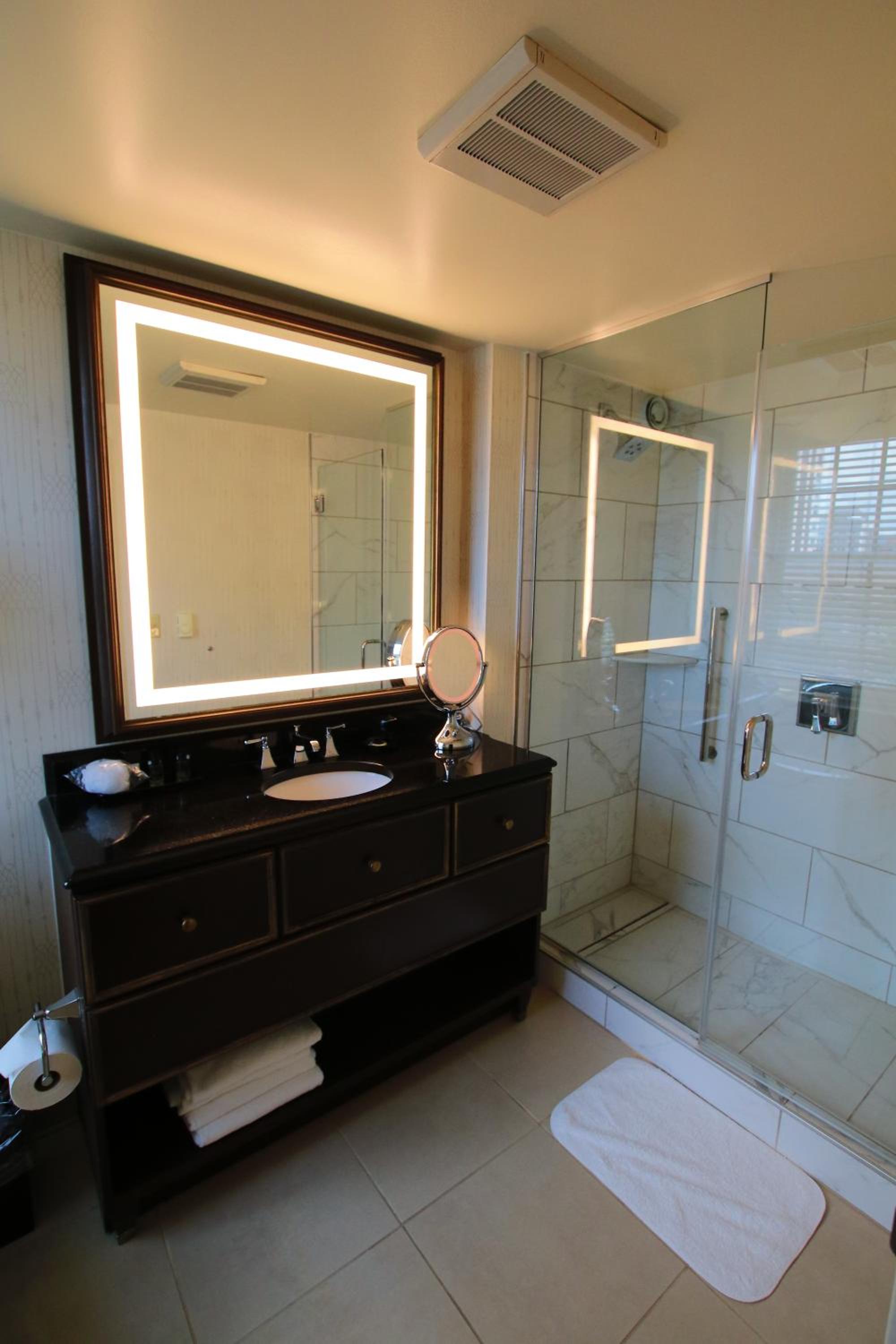 Premium Queen Suite