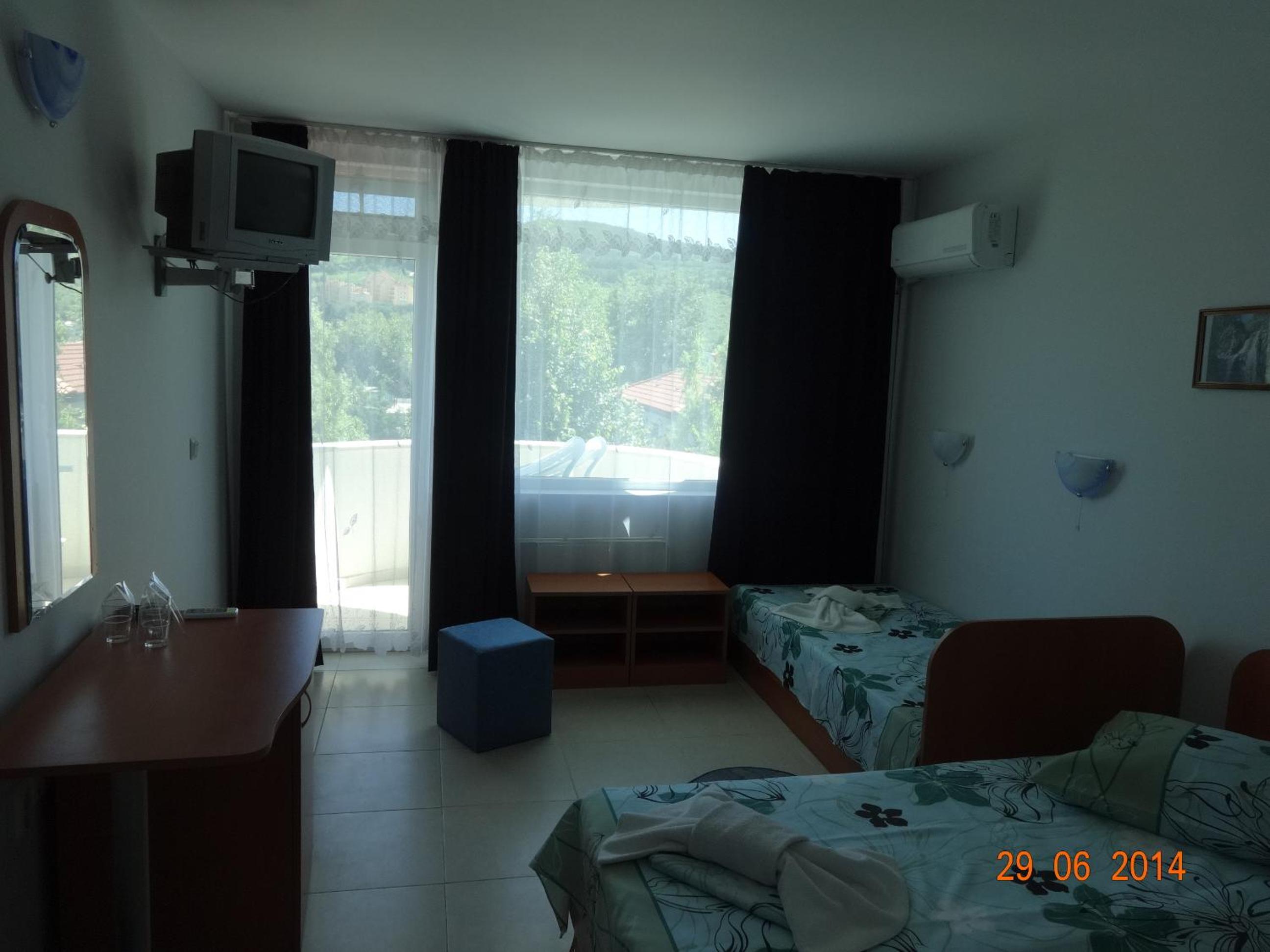 Triple Room with Balcony - Photo 2