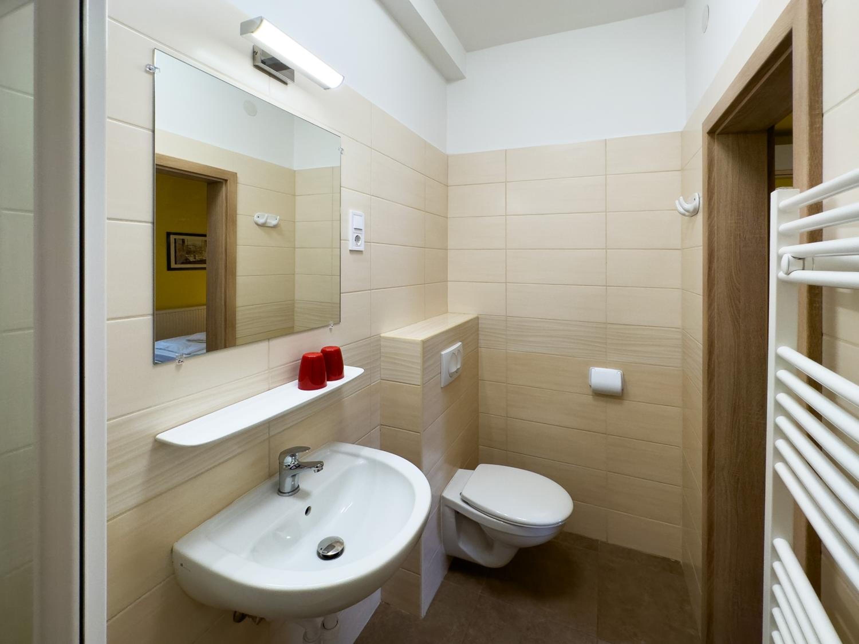 Twin Room with Garden View - Photo 9