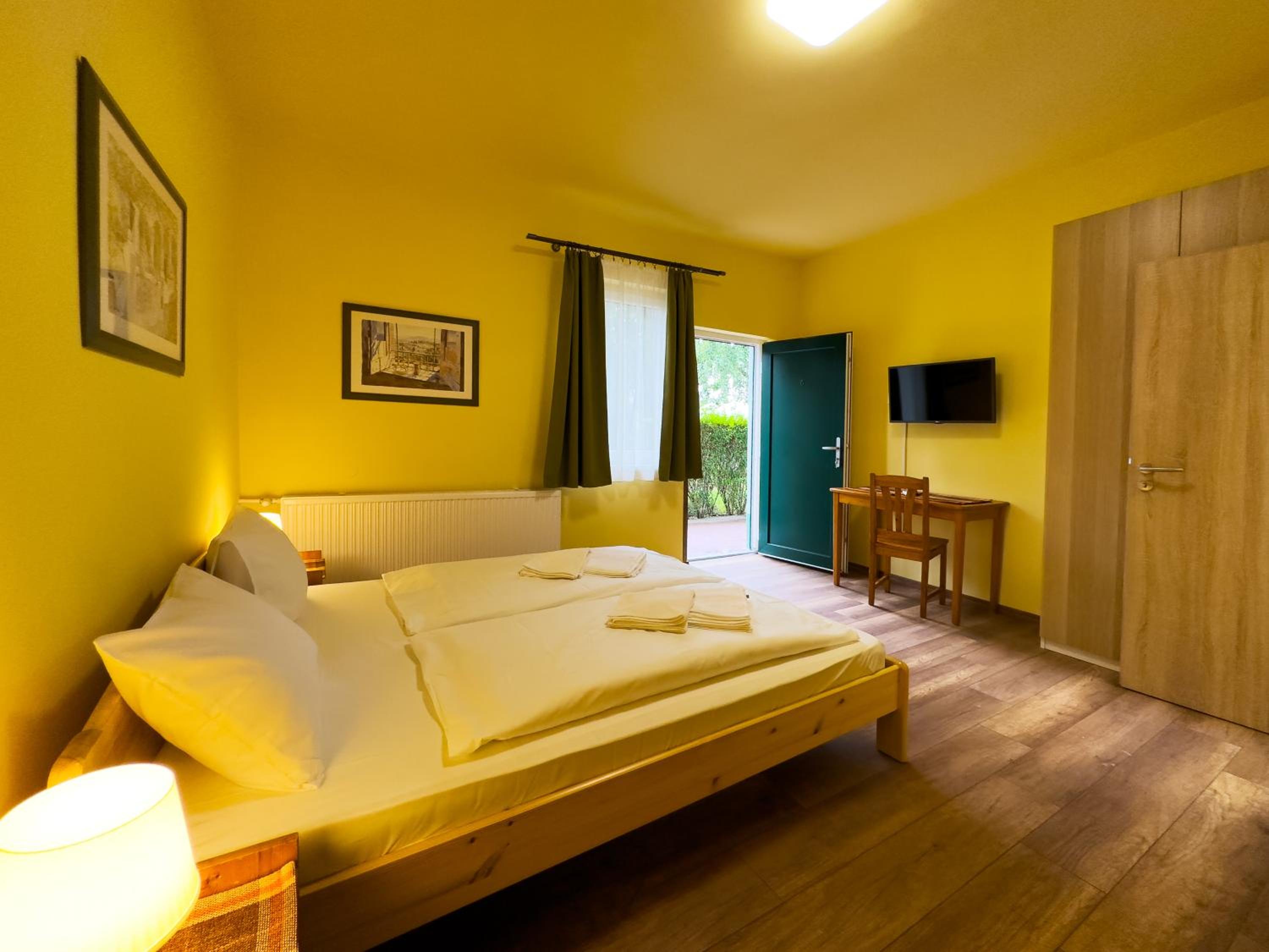 Twin Room with Garden View - Photo 6