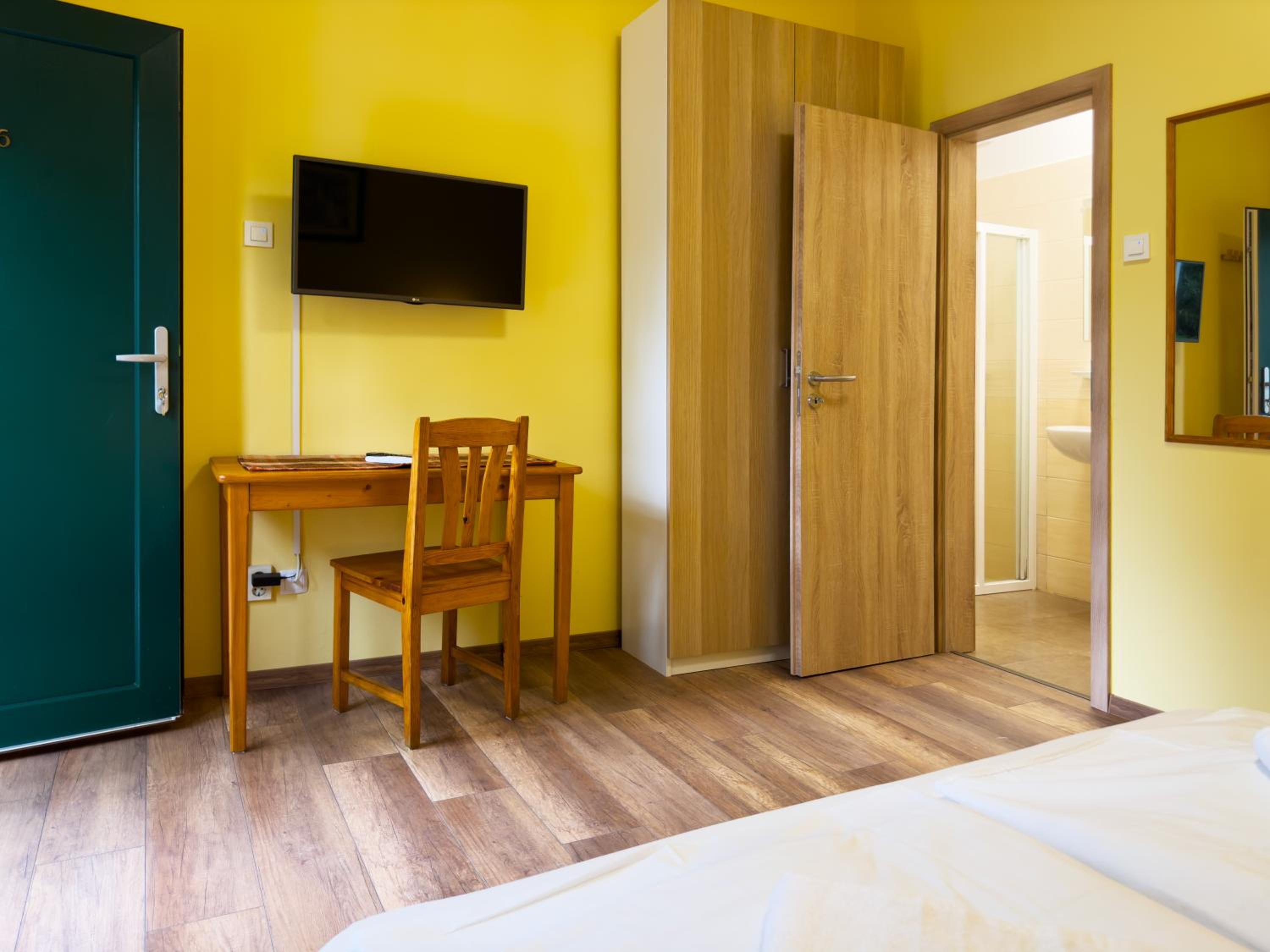 Twin Room with Garden View - Photo 8