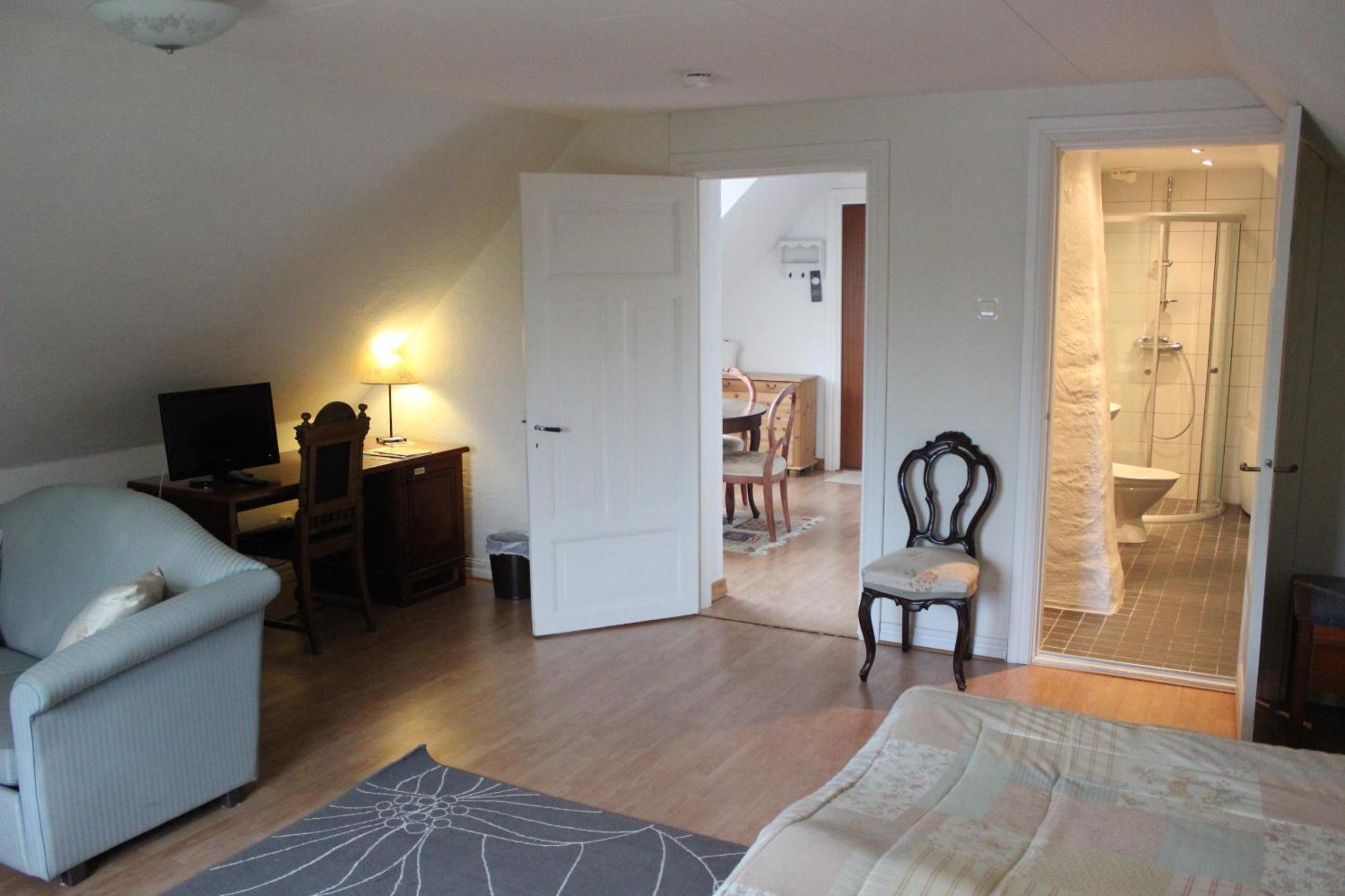 Superior Room with Spa Bath - Photo 6