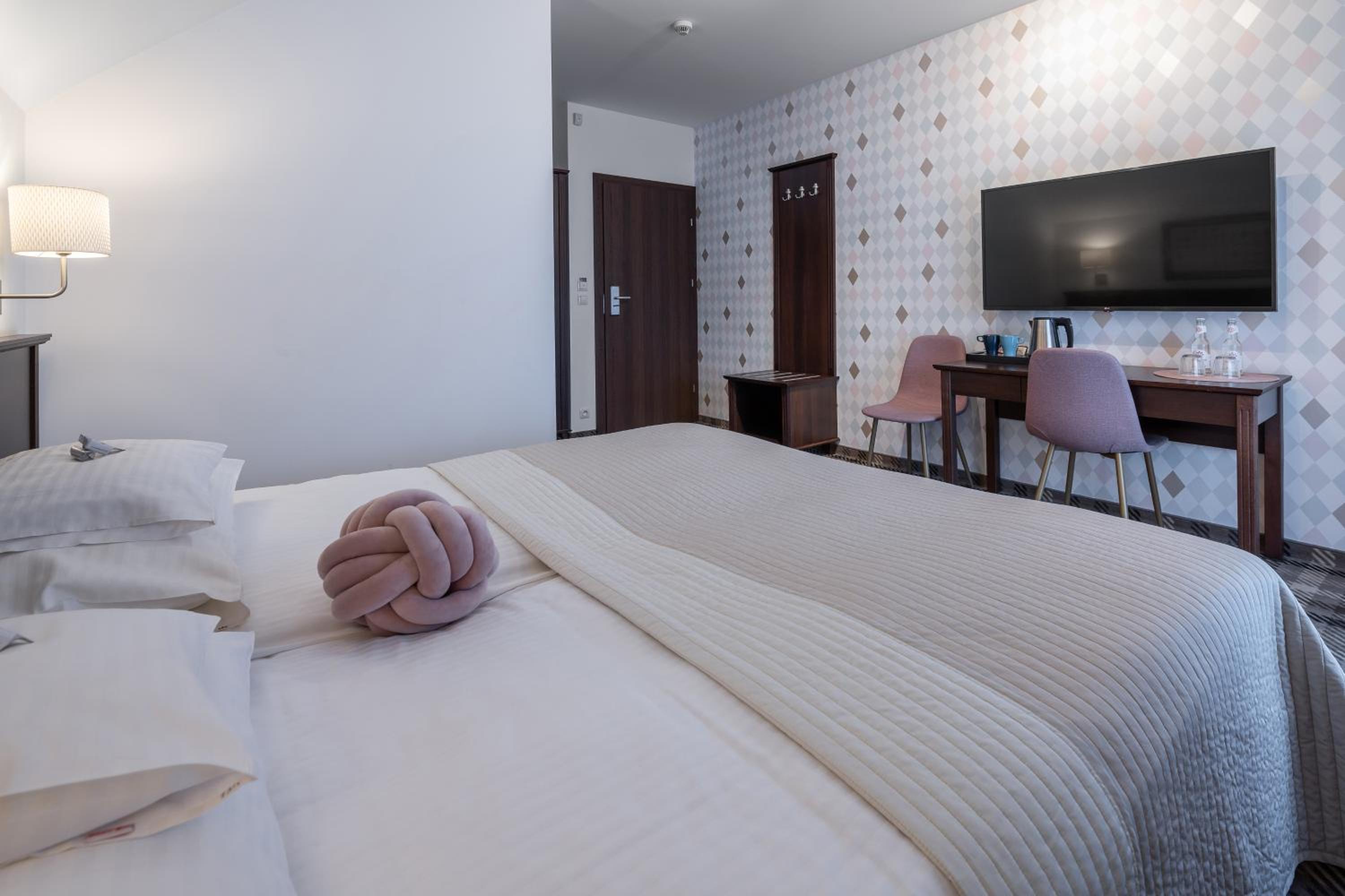 Double or Twin Room with Balcony - Photo 3