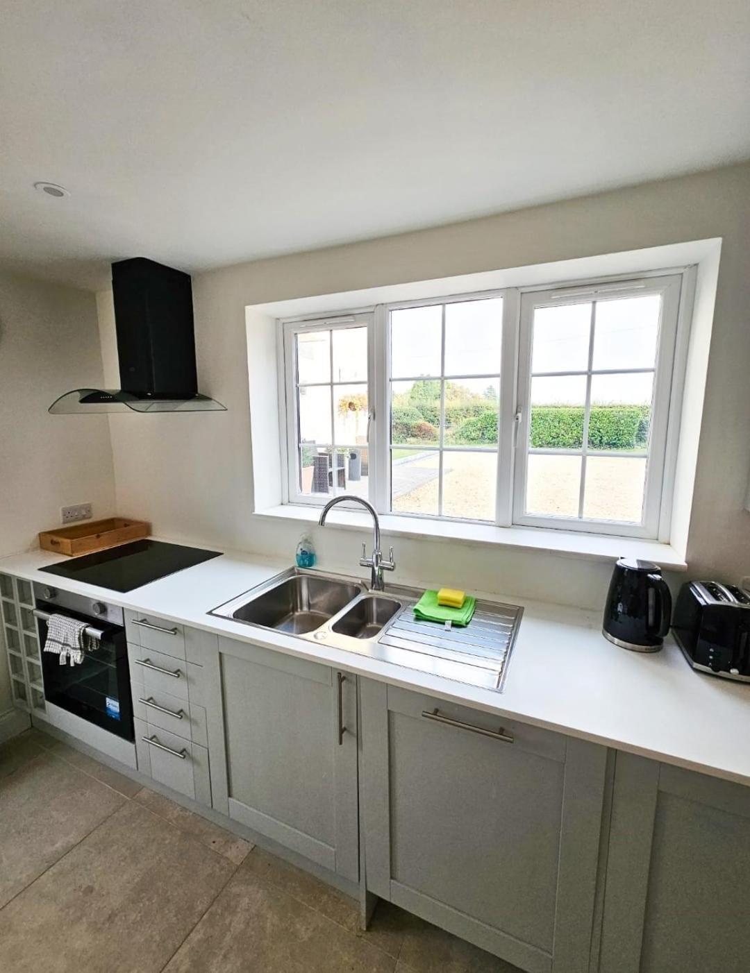Family Room with Garden View - Photo 7