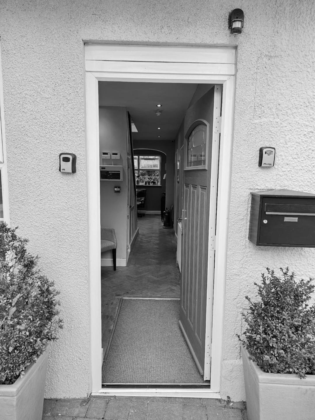 Lazy Twin (Private bathroom - Upstairs) - Photo 11