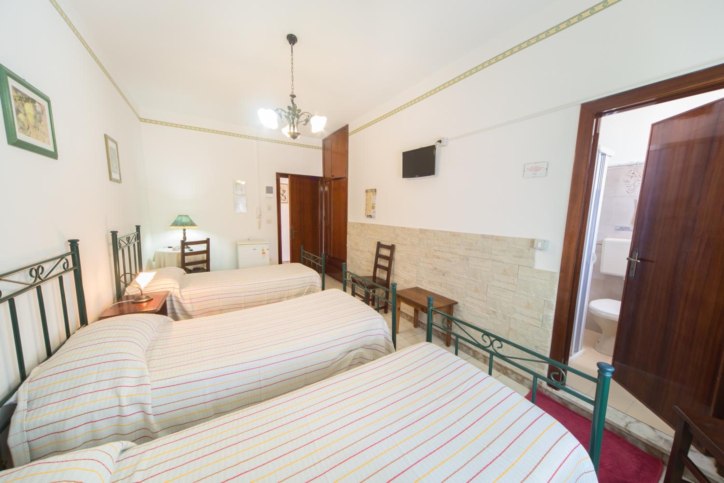 Triple Room - Photo 7