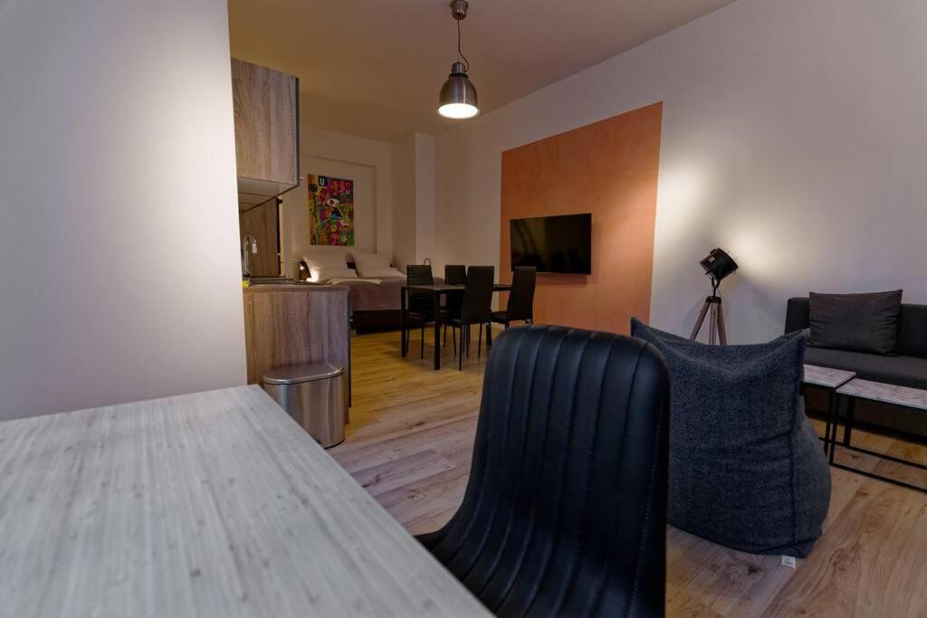 One-Bedroom Apartment photo 1