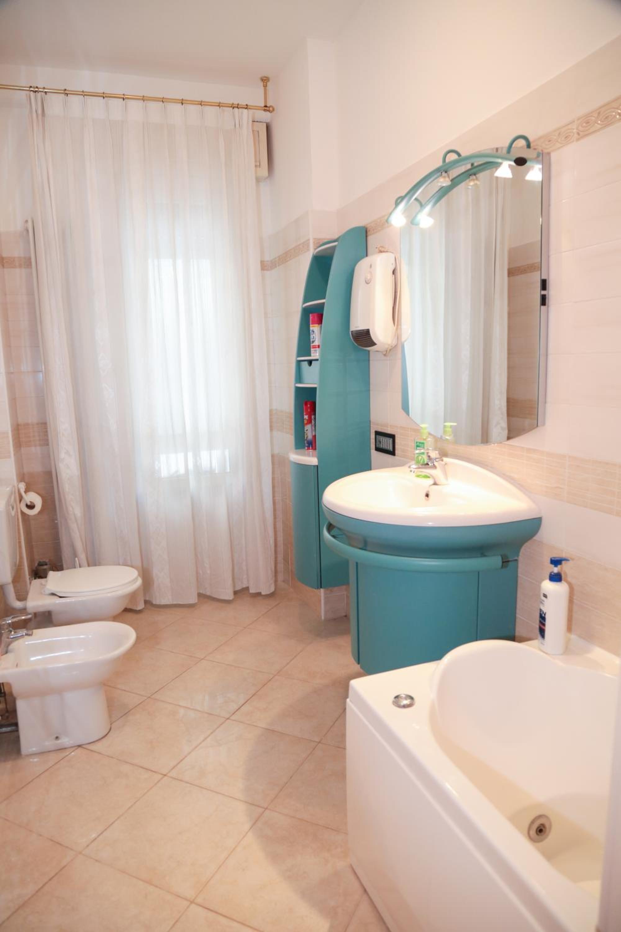 Twin Room with Shared Bathroom photo 2