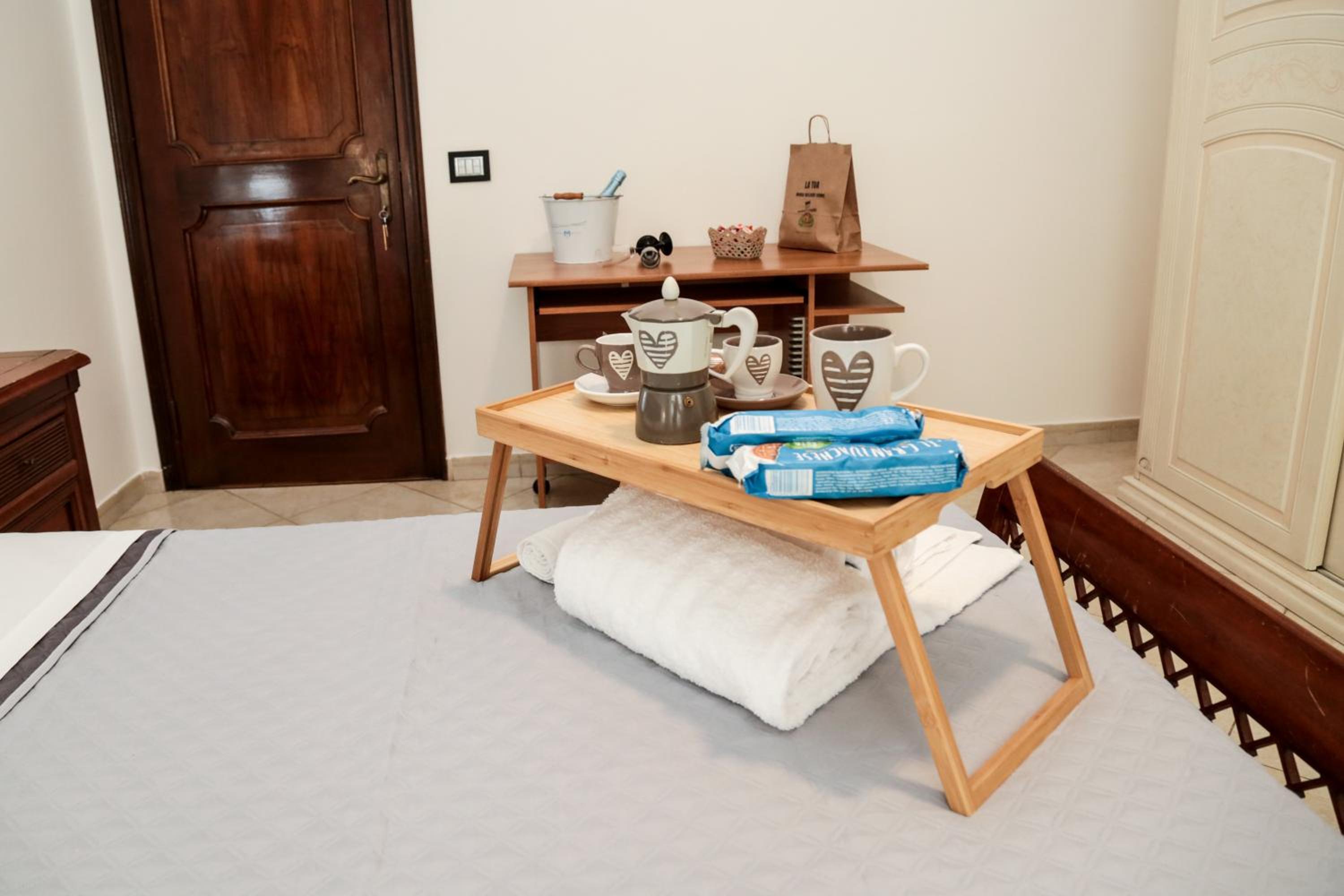 Double Room with Shared Bathroom photo 2