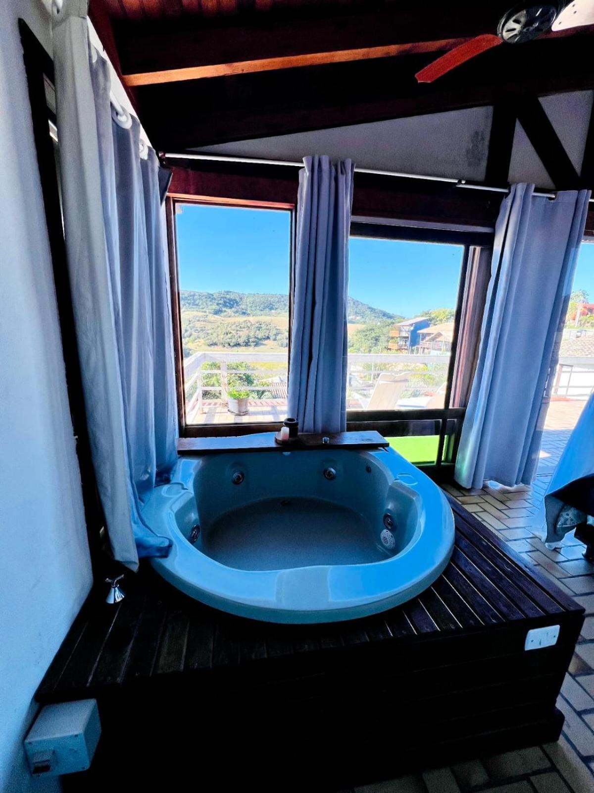 Suite with Hot Tub photo 2