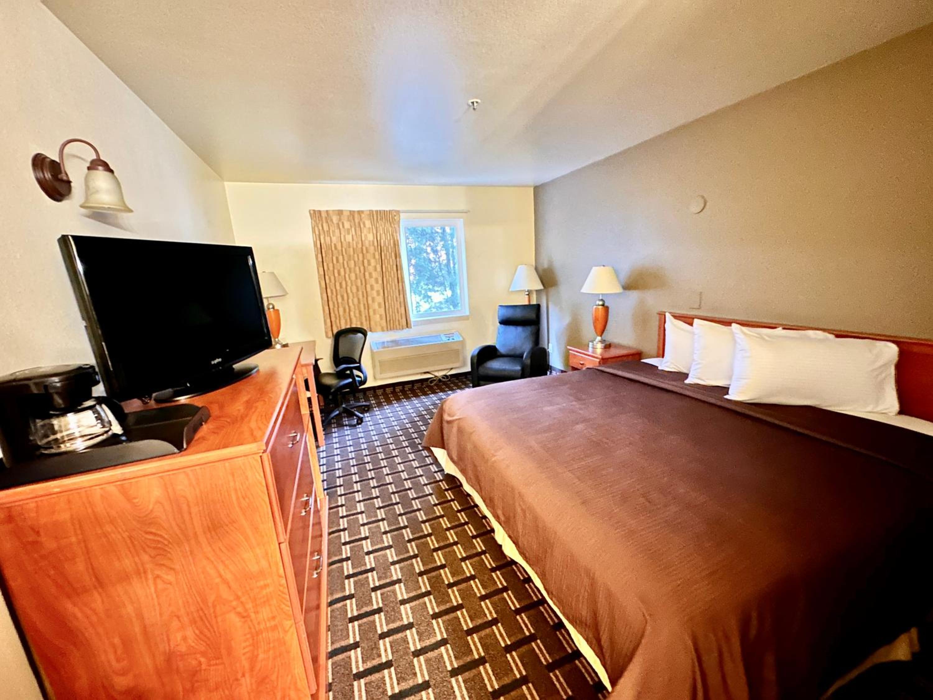 Queen Room - Non-Smoking - Photo 1