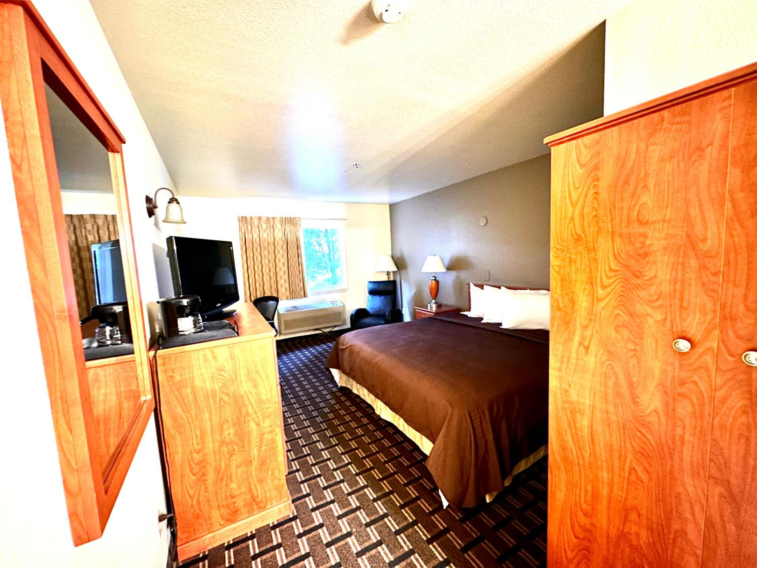 Queen Room - Non-Smoking - Photo 2