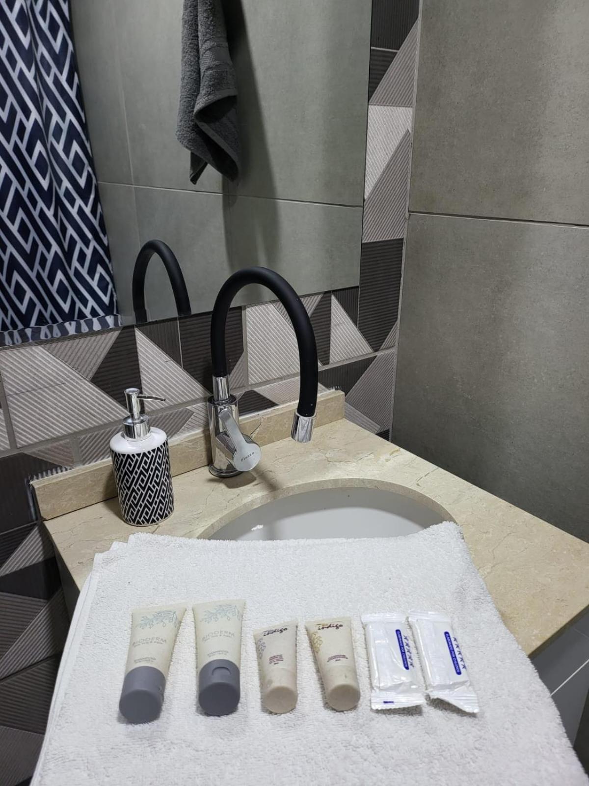 Double Room With Private Bathroom photo 3