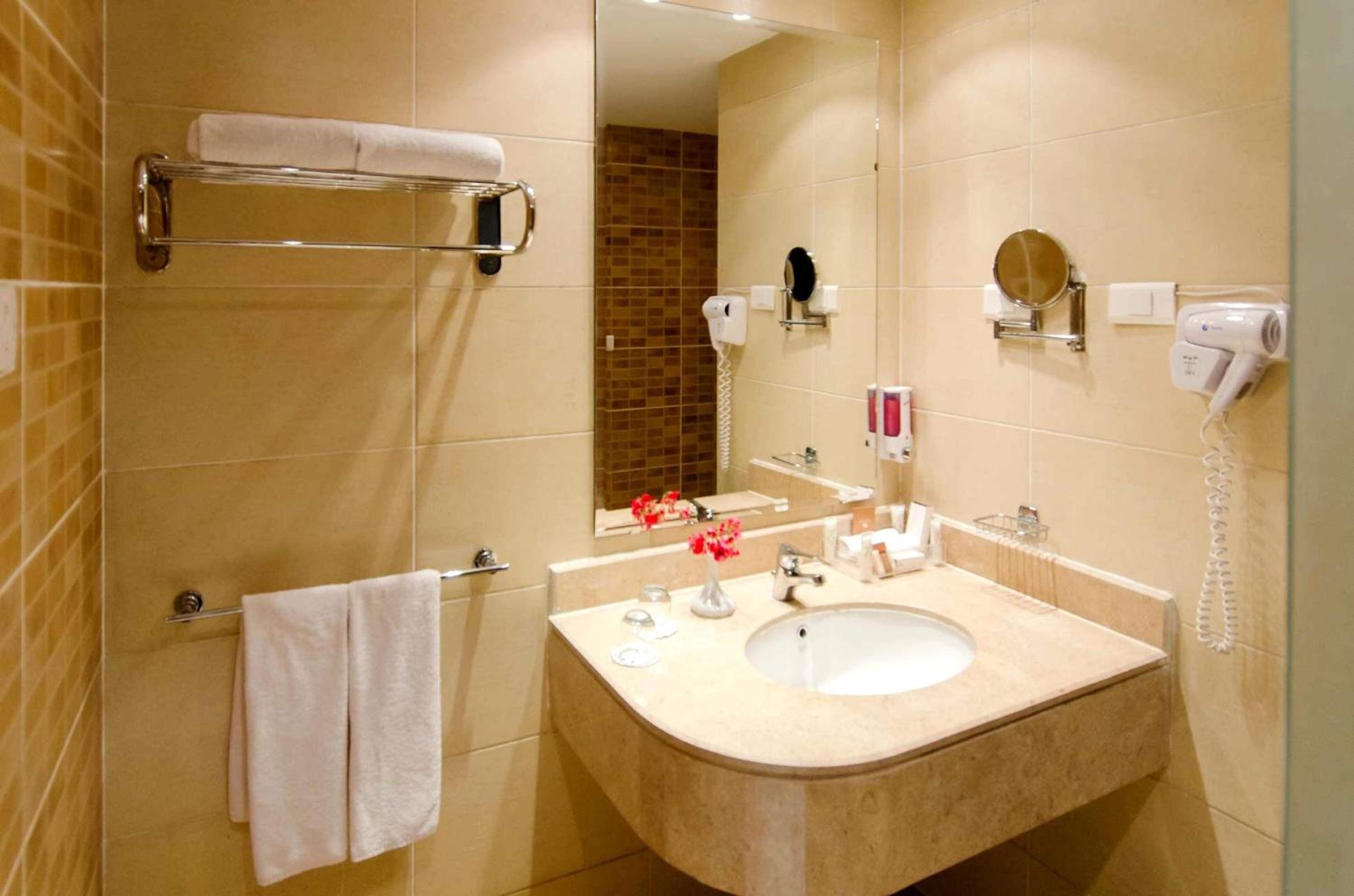 Standard Double or Twin Room - Photo 3