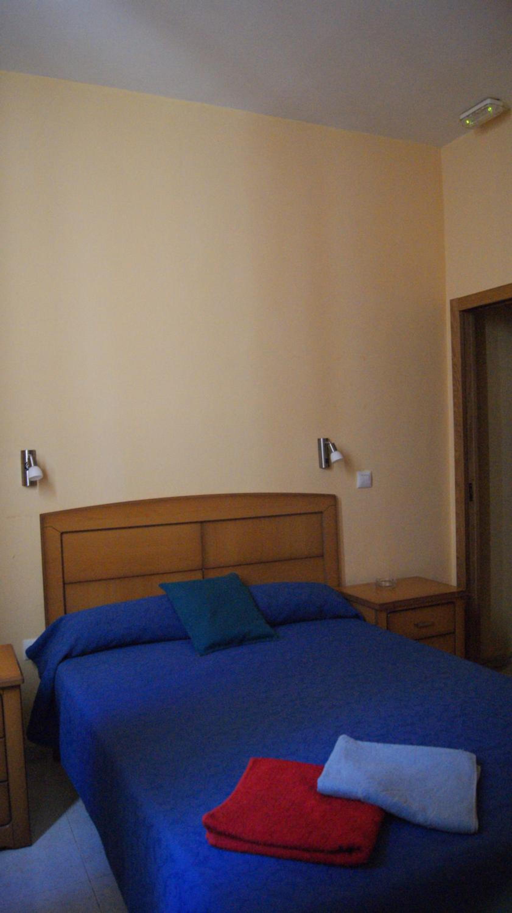 Economy Double Room with Private Bathroom - Photo 5