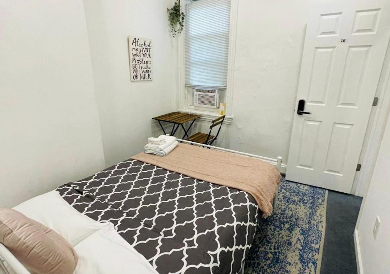 Double Room with Private Bathroom - Photo 2