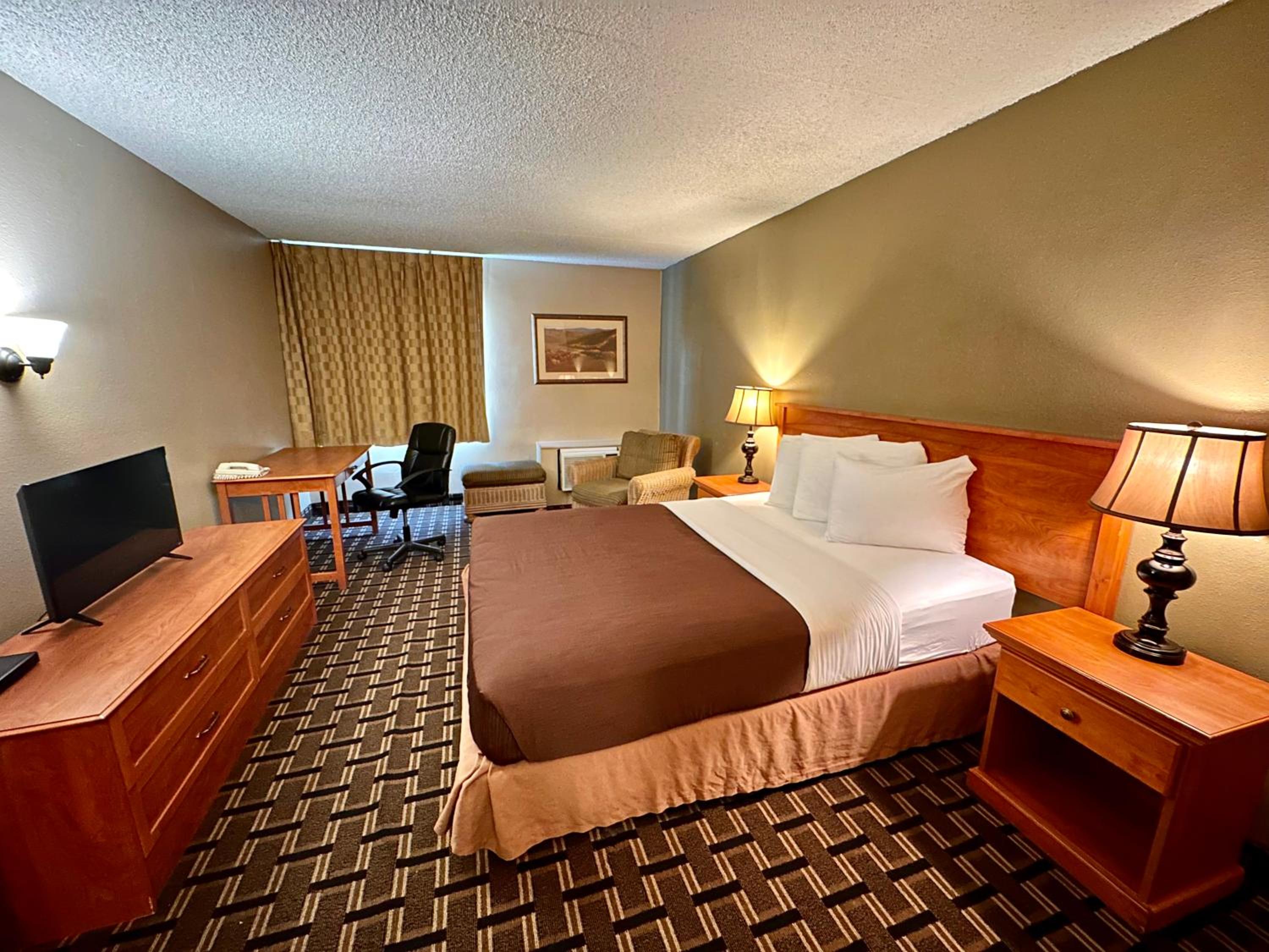 Queen Room - Non-Smoking - Photo 1