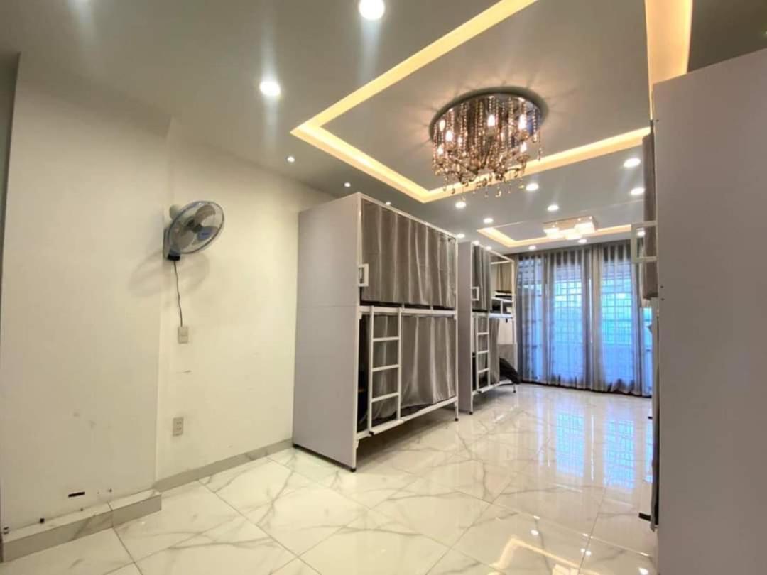 8-Bed Mixed Dormitory Room photo 3
