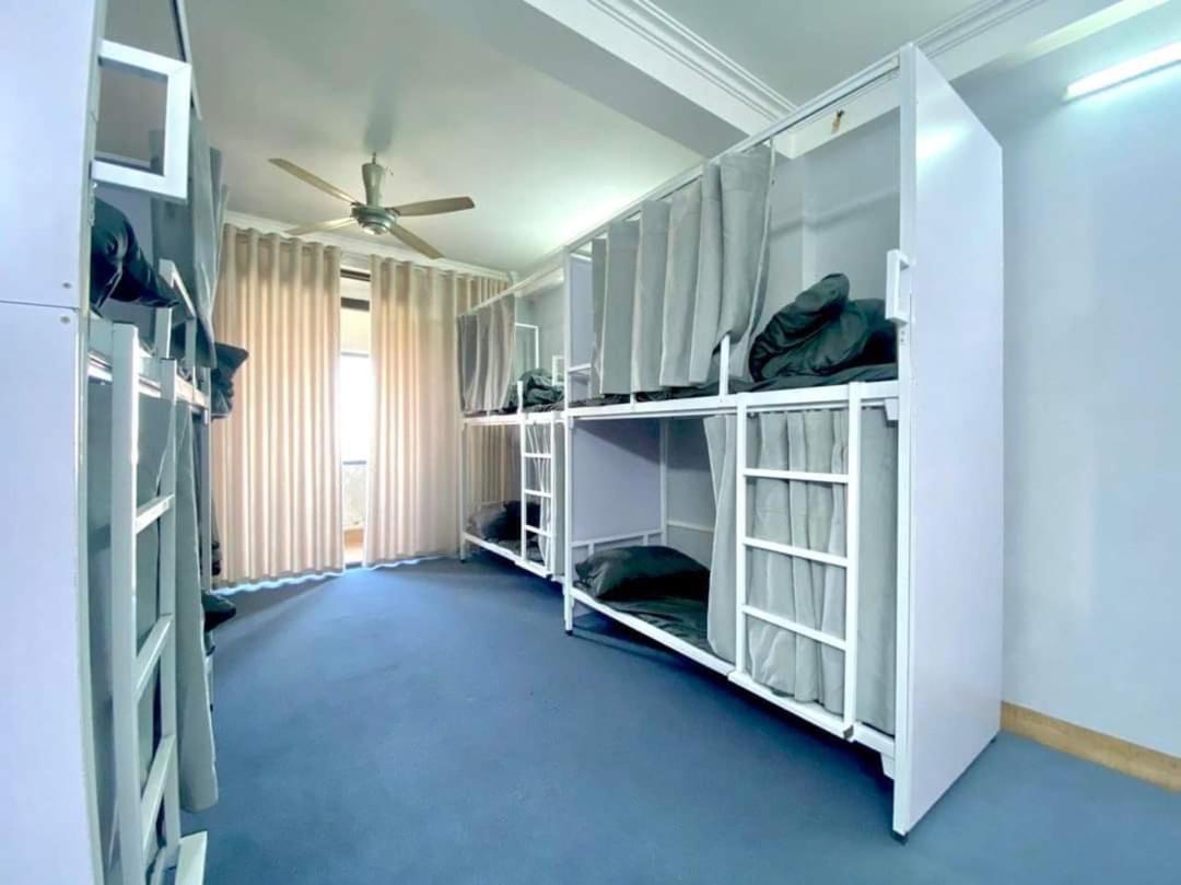 8-Bed Mixed Dormitory Room photo 2