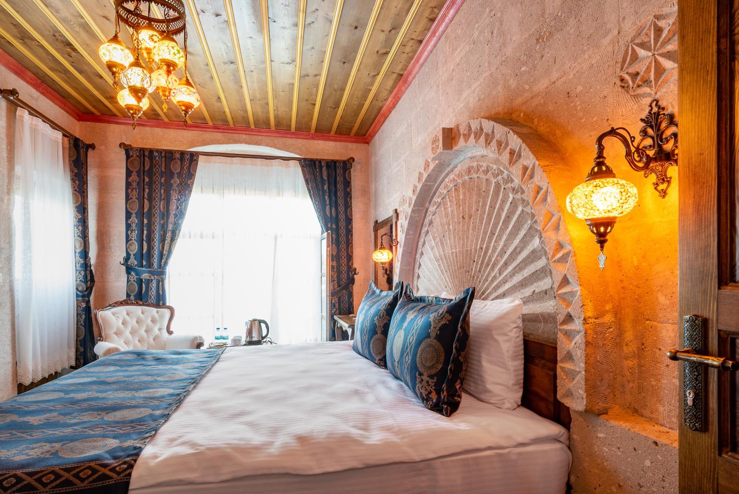 Deluxe Room - Photo 11