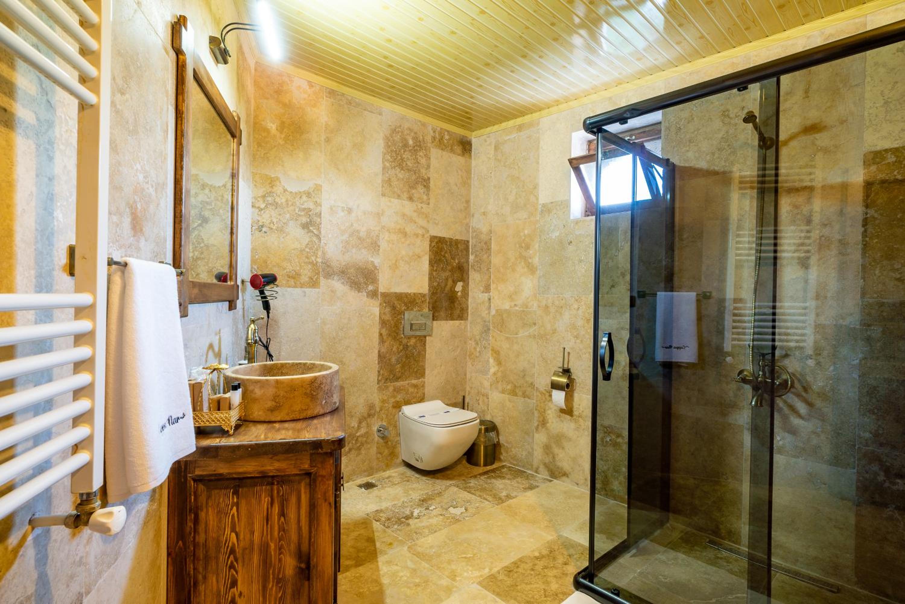Deluxe Room - Photo 10