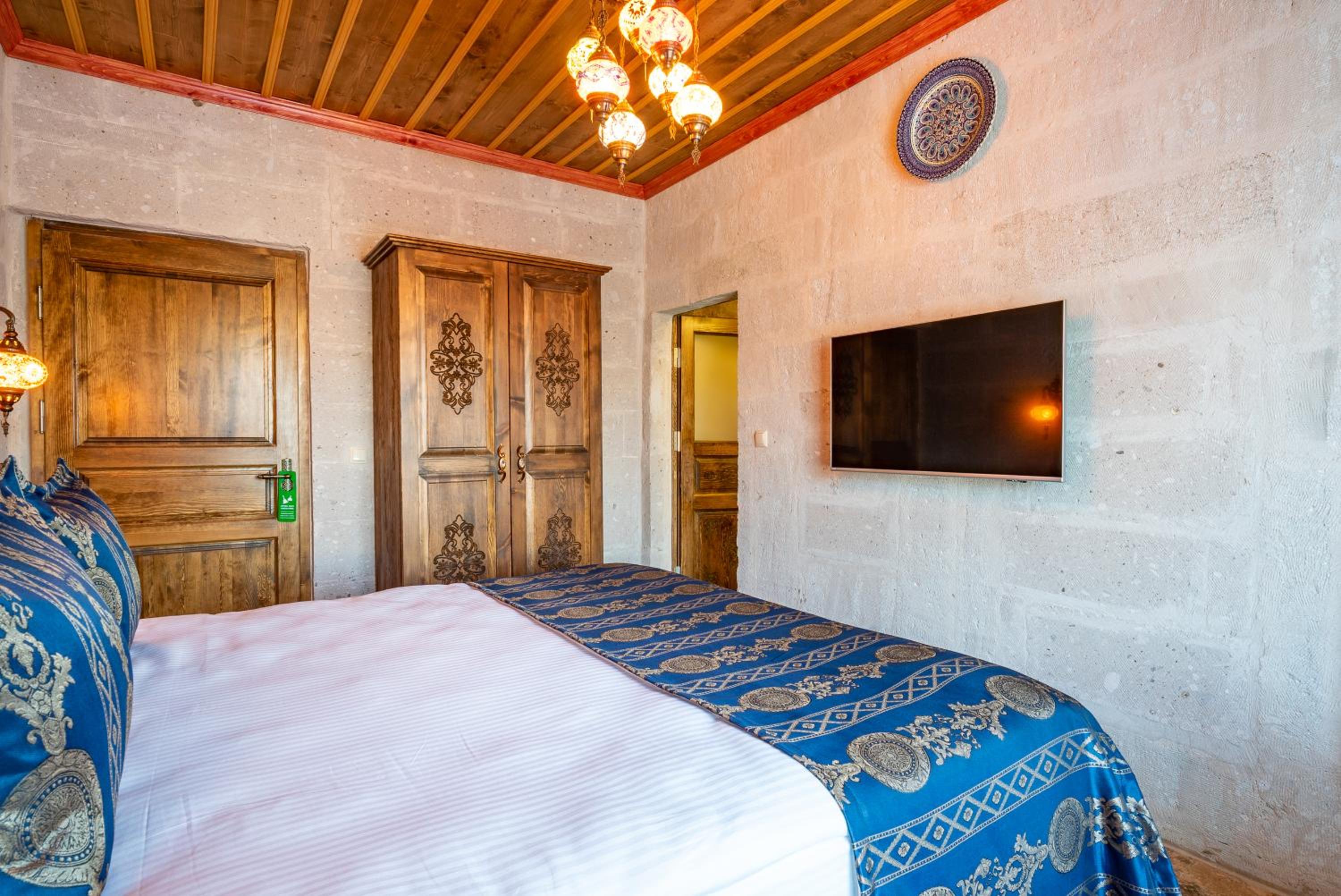 Deluxe Room - Photo 9